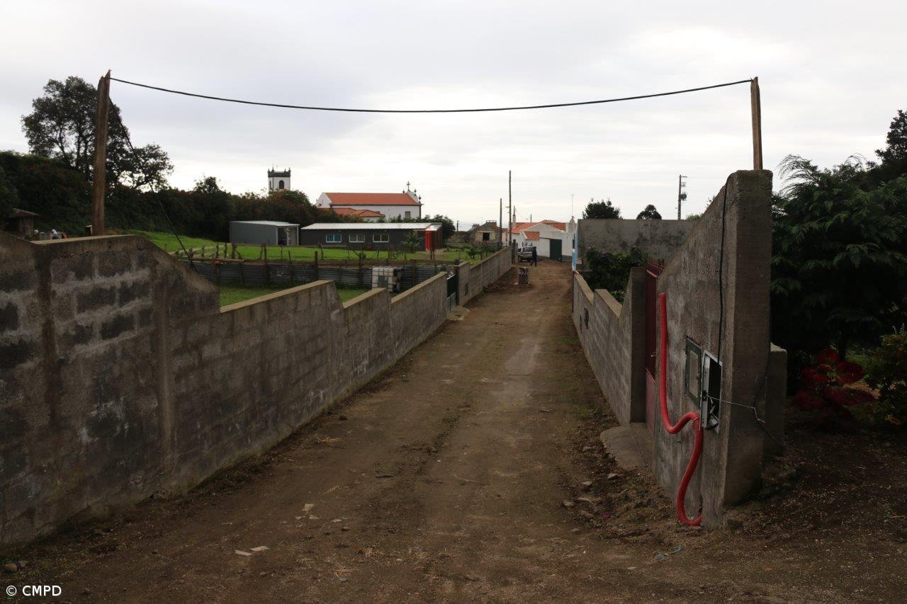 Obras de pavimentação nas Feteiras e nos Arrifes envolvem investimento superior a 30 mil euros – Imagem 1