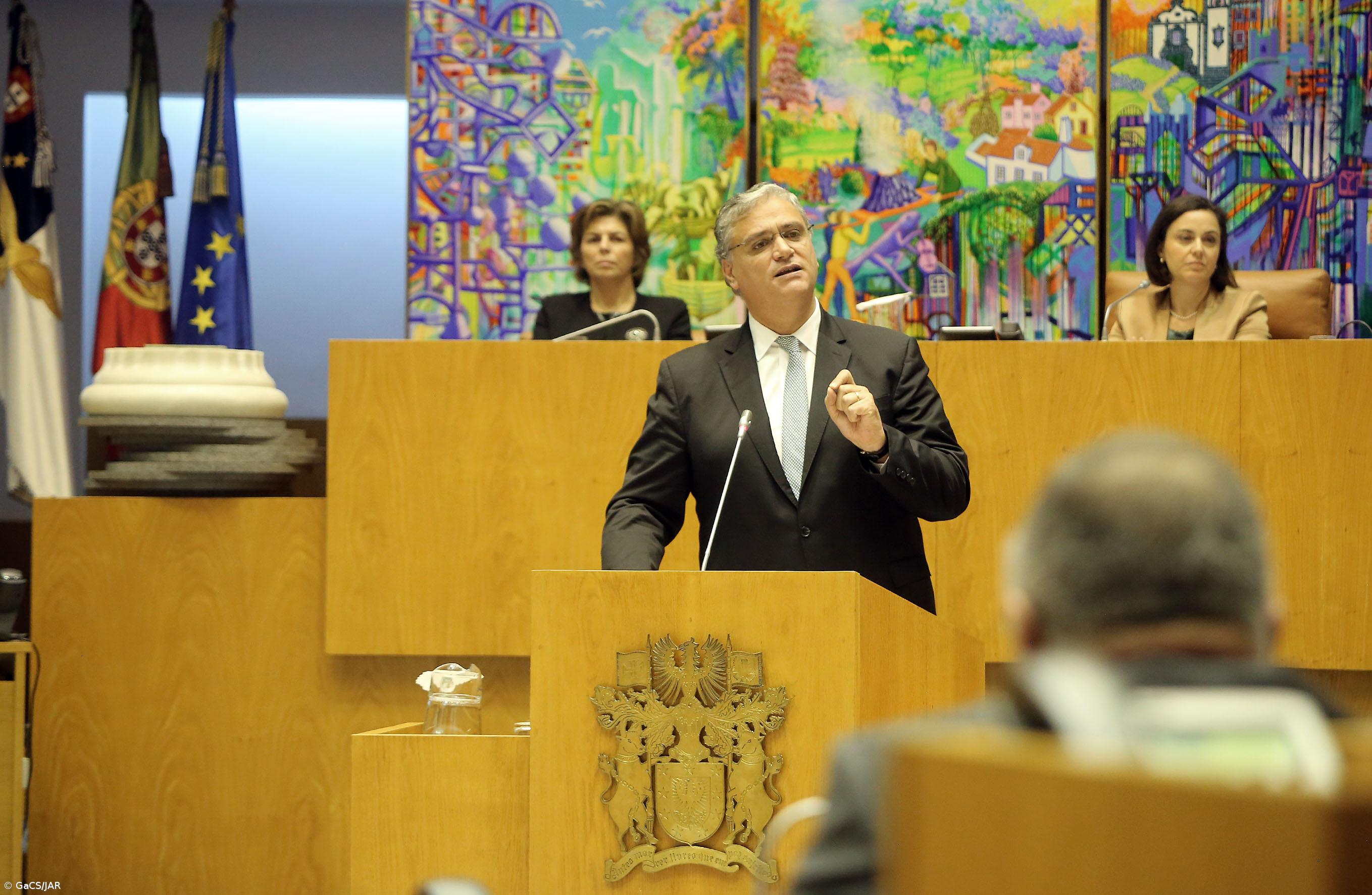 Governo dos Açores vai negociar com professores recuperação total de carreiras – Imagem 1