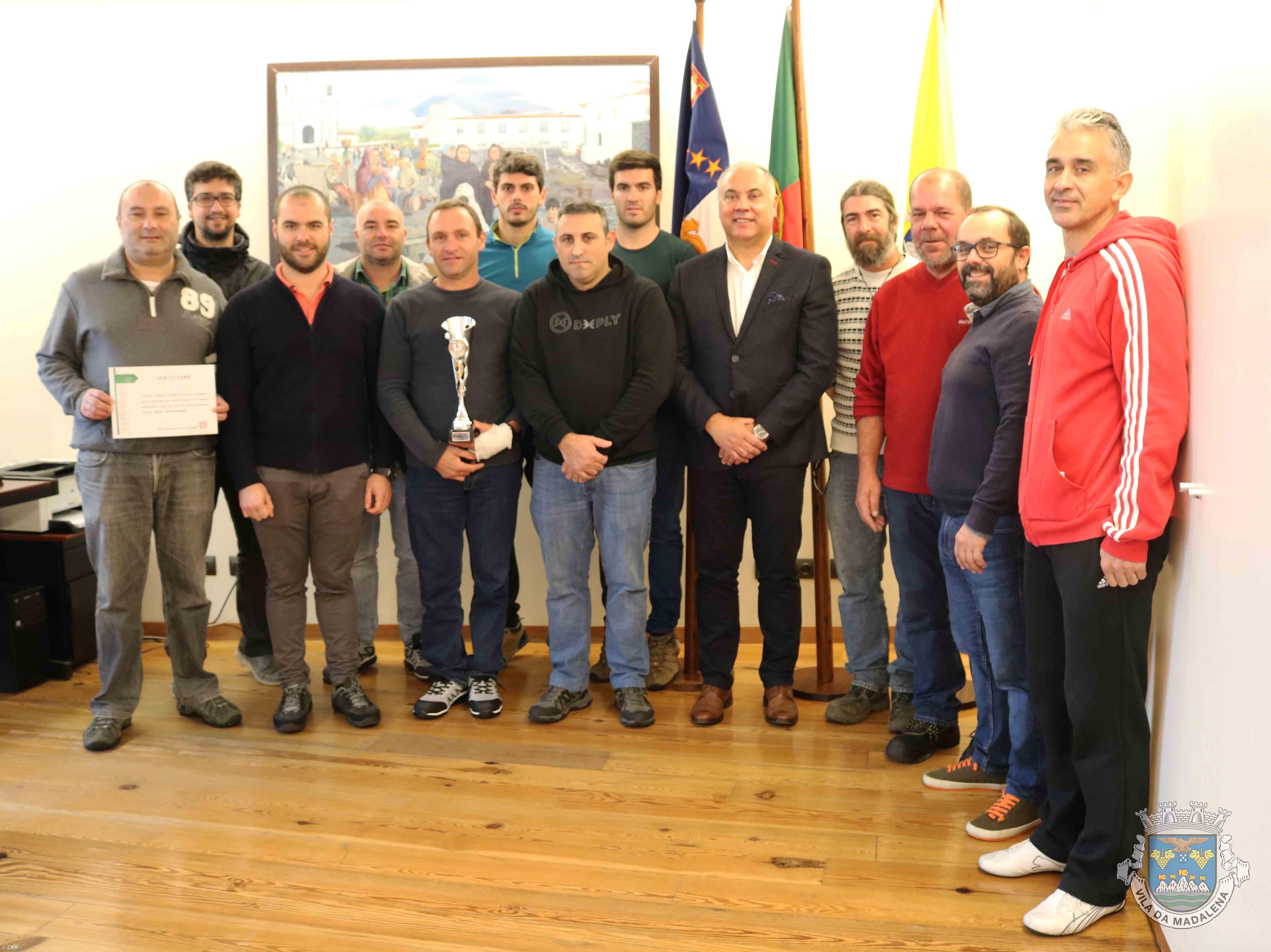 Campeões Nacionais do Convívio Intermunicipal de Futsal recebidos pelo presidente da autarquia da Madalena – Imagem 1