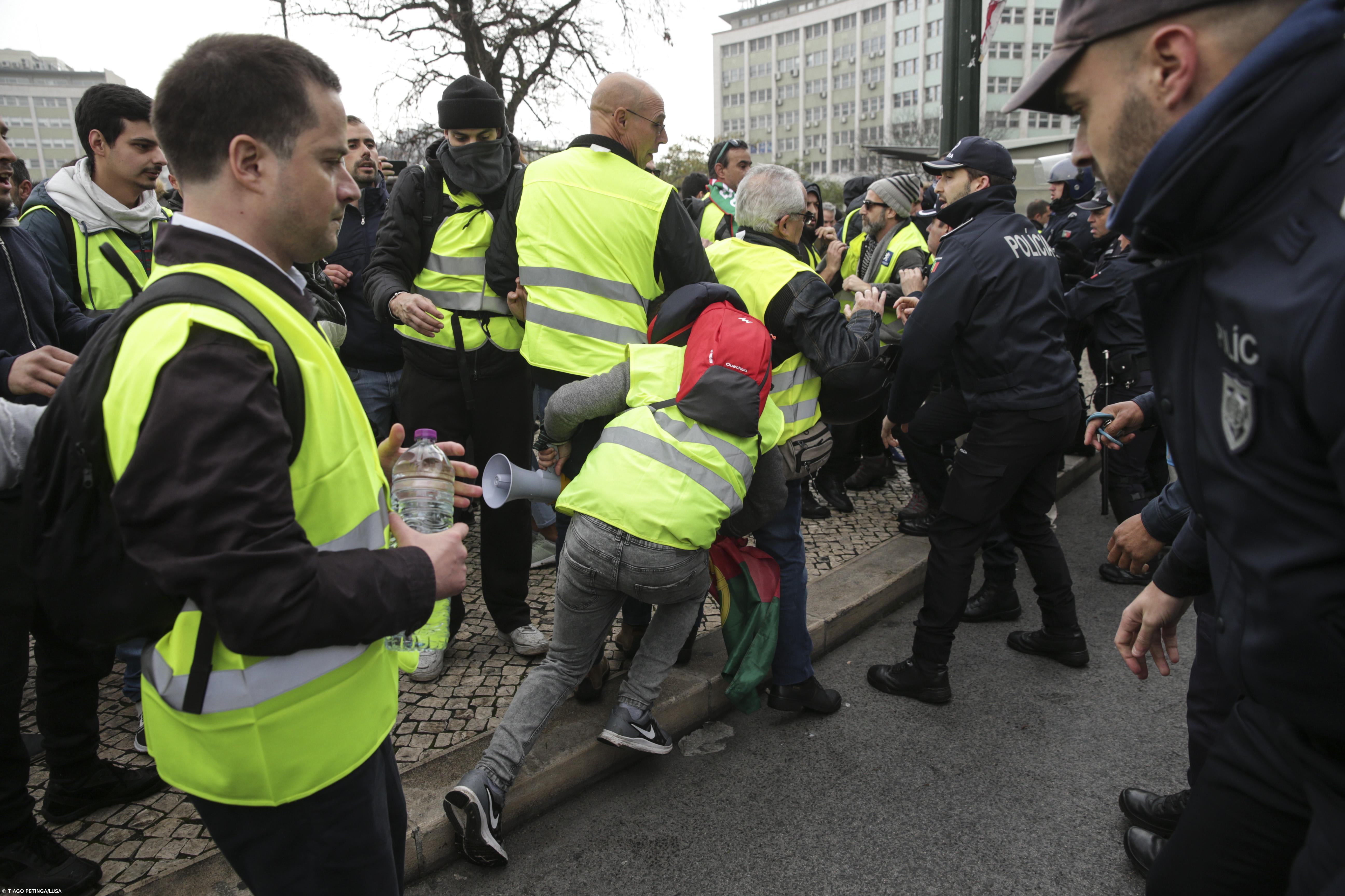 Rio diz que protesto foi “um fracasso”, mas também “um aviso” aos partidos tradicionais – Imagem 1