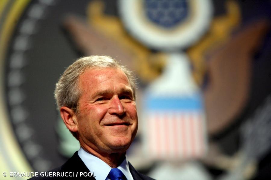 George Bush chama "fanfarrão" a Trump e confirma ter votado em Clinton – Imagem 1