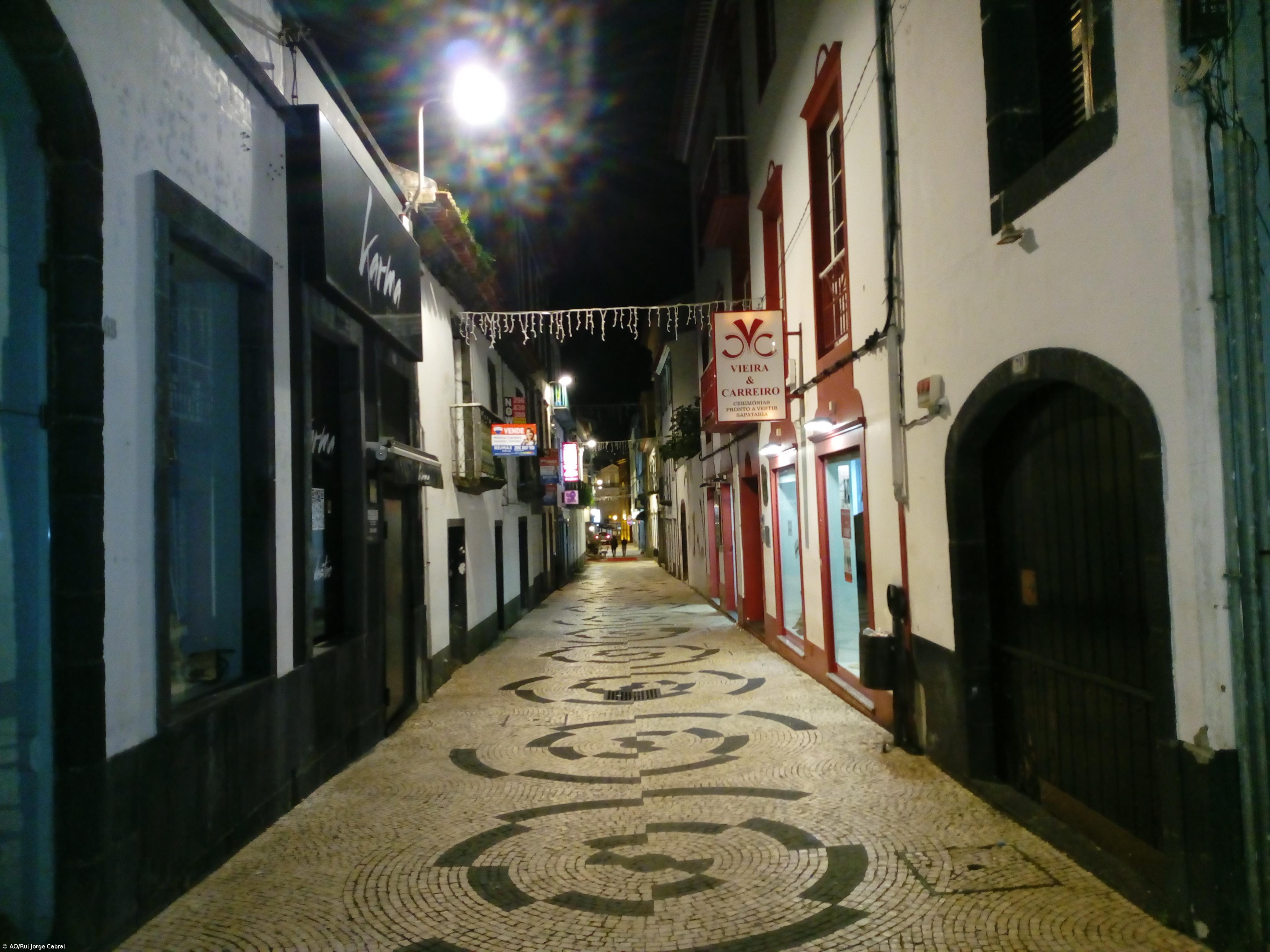 Desacatos com adeptos dos No Name Boys provocam quatro feridos à saída de discoteca em Ponta Delgada – Imagem 1