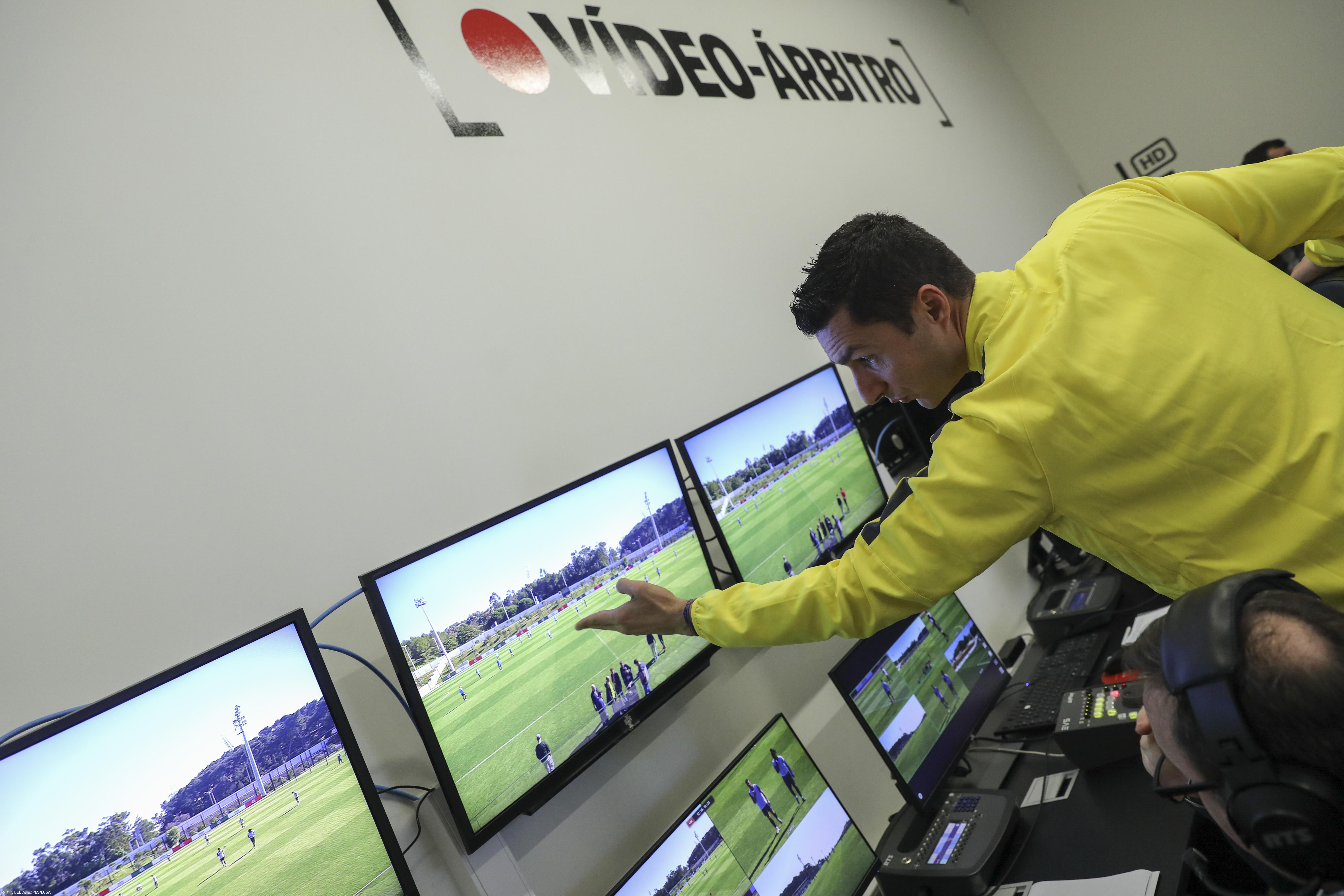 Tiago Martins no curso avançado da UEFA juntamente com os árbitros lusos de elite – Imagem 1