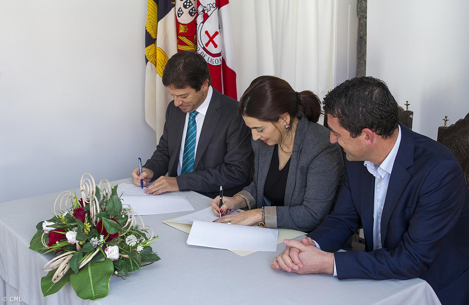 Cristina Calisto assina protocolos de colaboração com Nonagom e EBI de Lagoa – Imagem 1