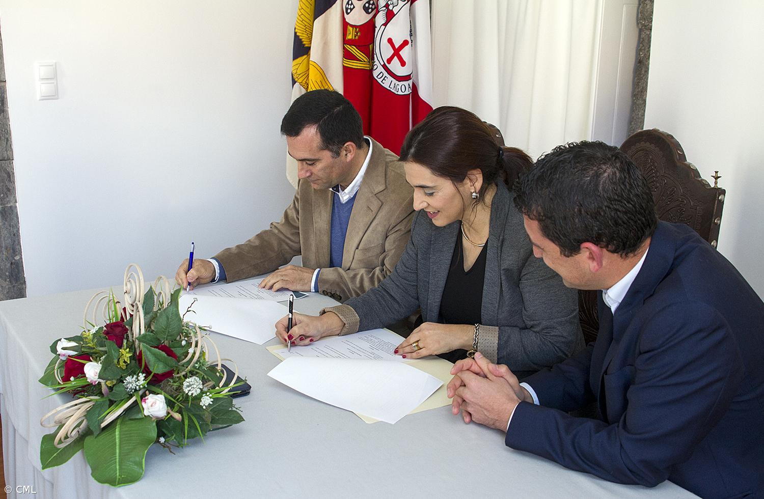 Cristina Calisto assina protocolos de colaboração com Nonagom e EBI de Lagoa – Imagem 2