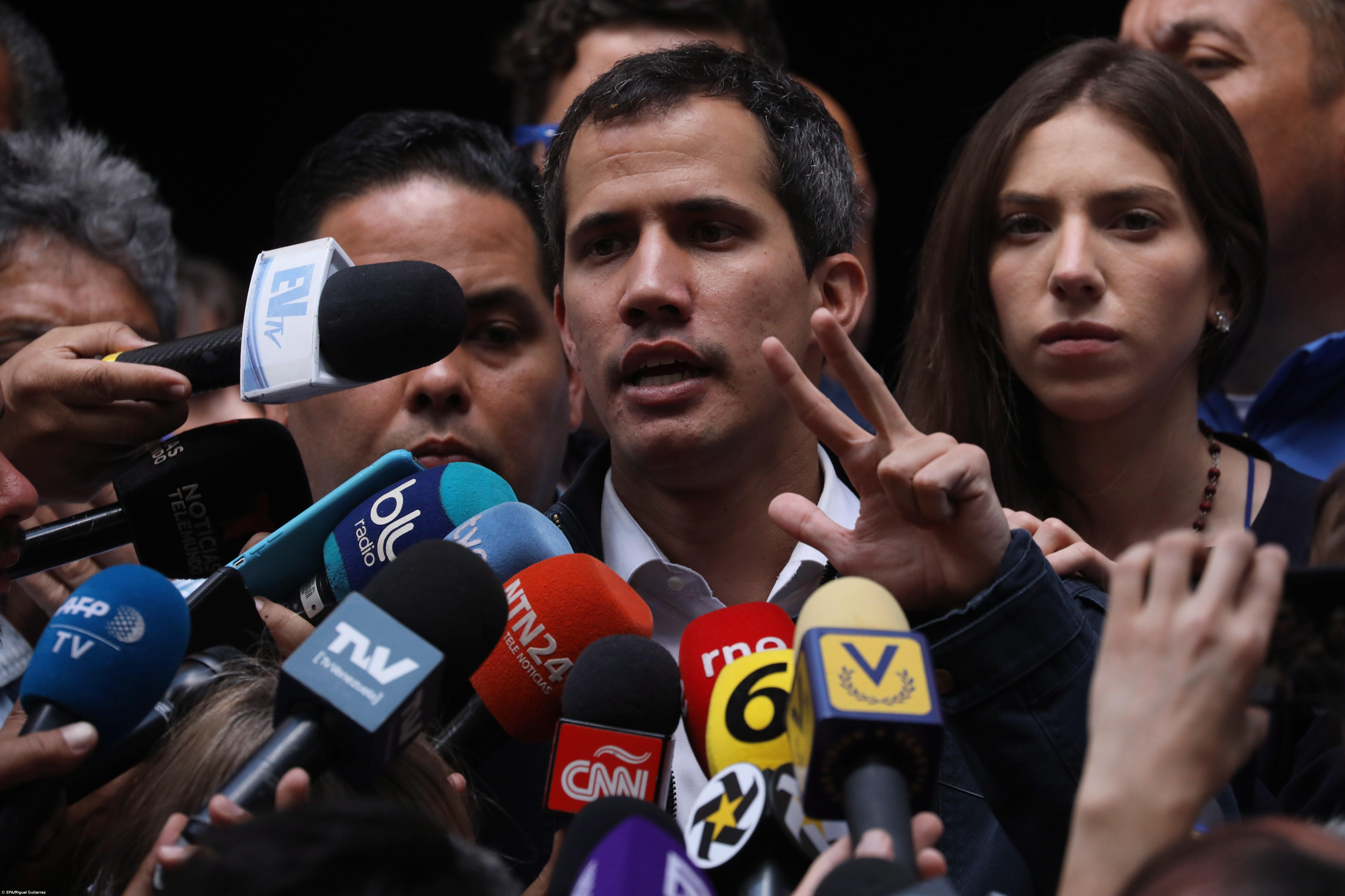 Guaidó pede ajuda no Fórum Económico Mundial para a oposição a Maduro – Imagem 1