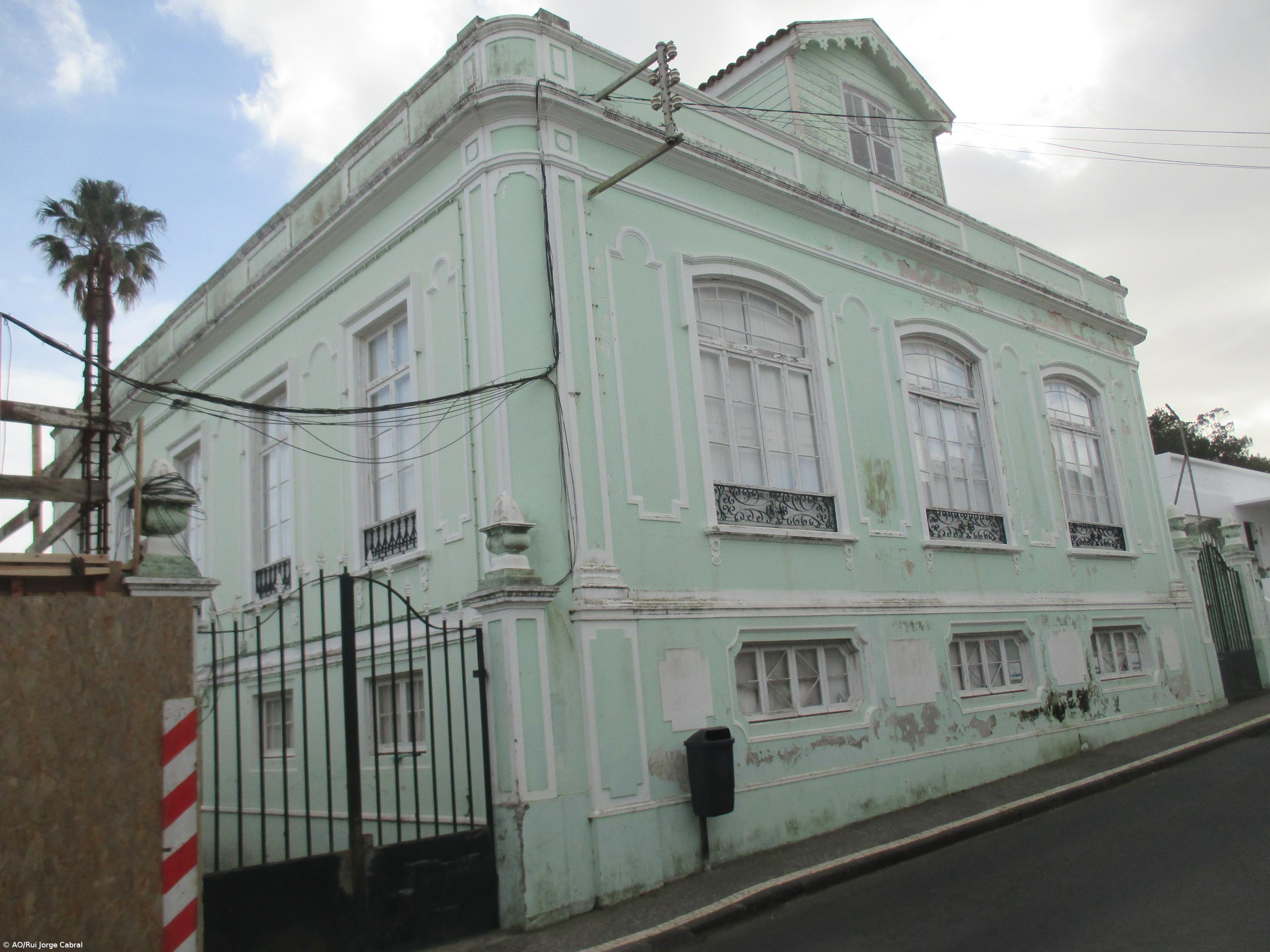 Universidade com projeto para uma nova Academia das Artes  – Imagem 1