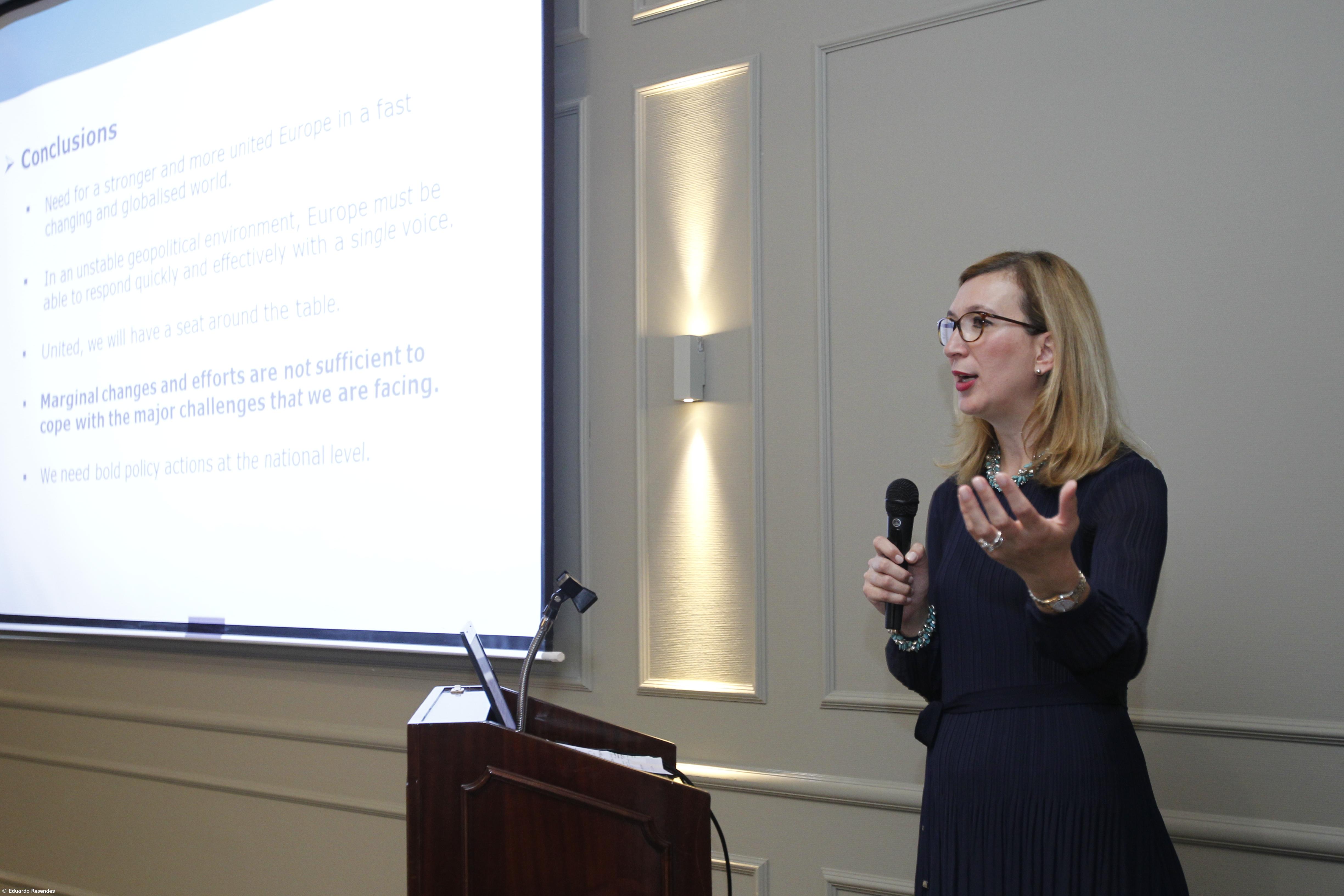 Conselheira de Juncker diz que UE leva "muito a sério” preocupações das regiões  – Imagem 1