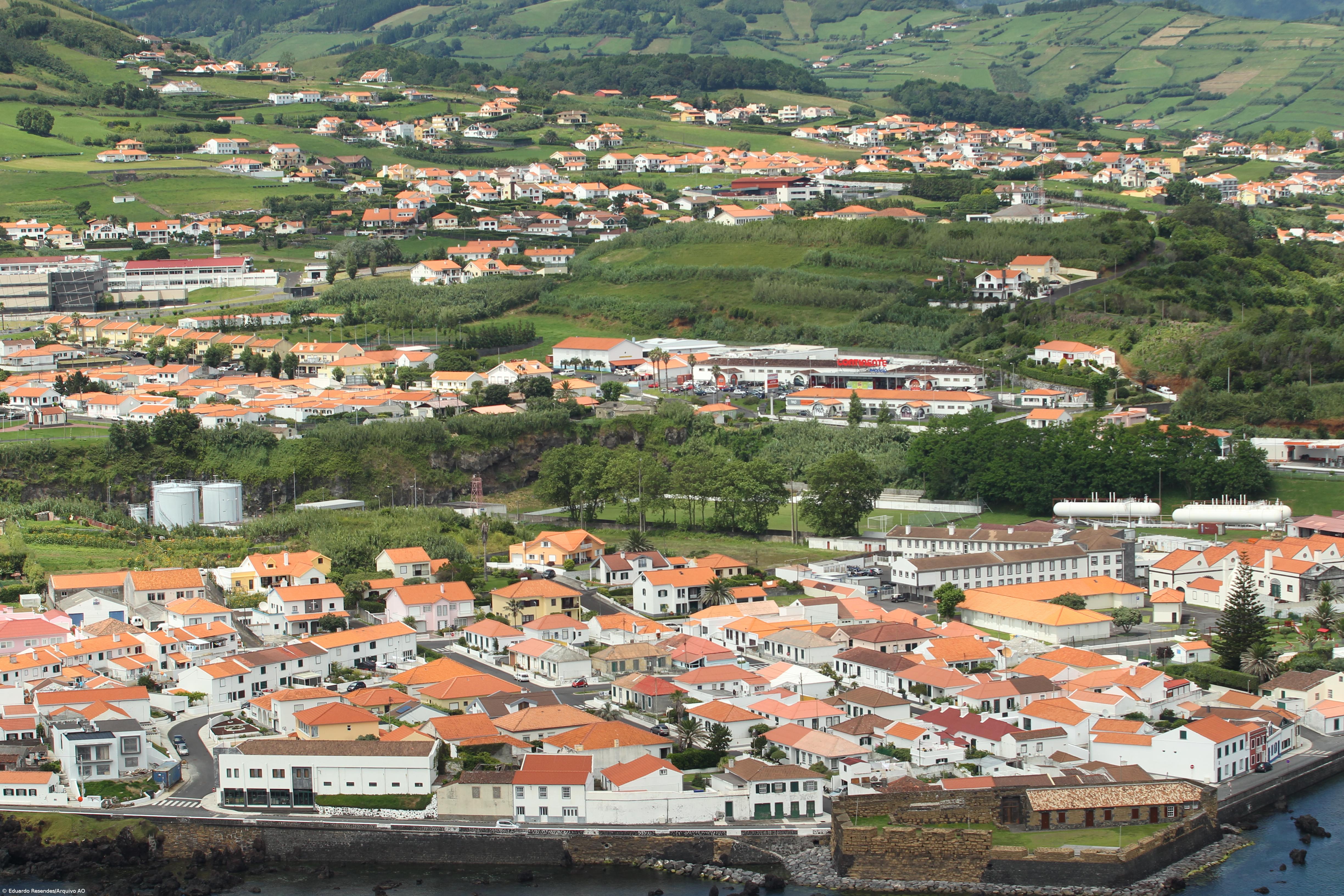 Maioria das famílias desalojadas por incêndio na Horta já regressou a casa – Imagem 1