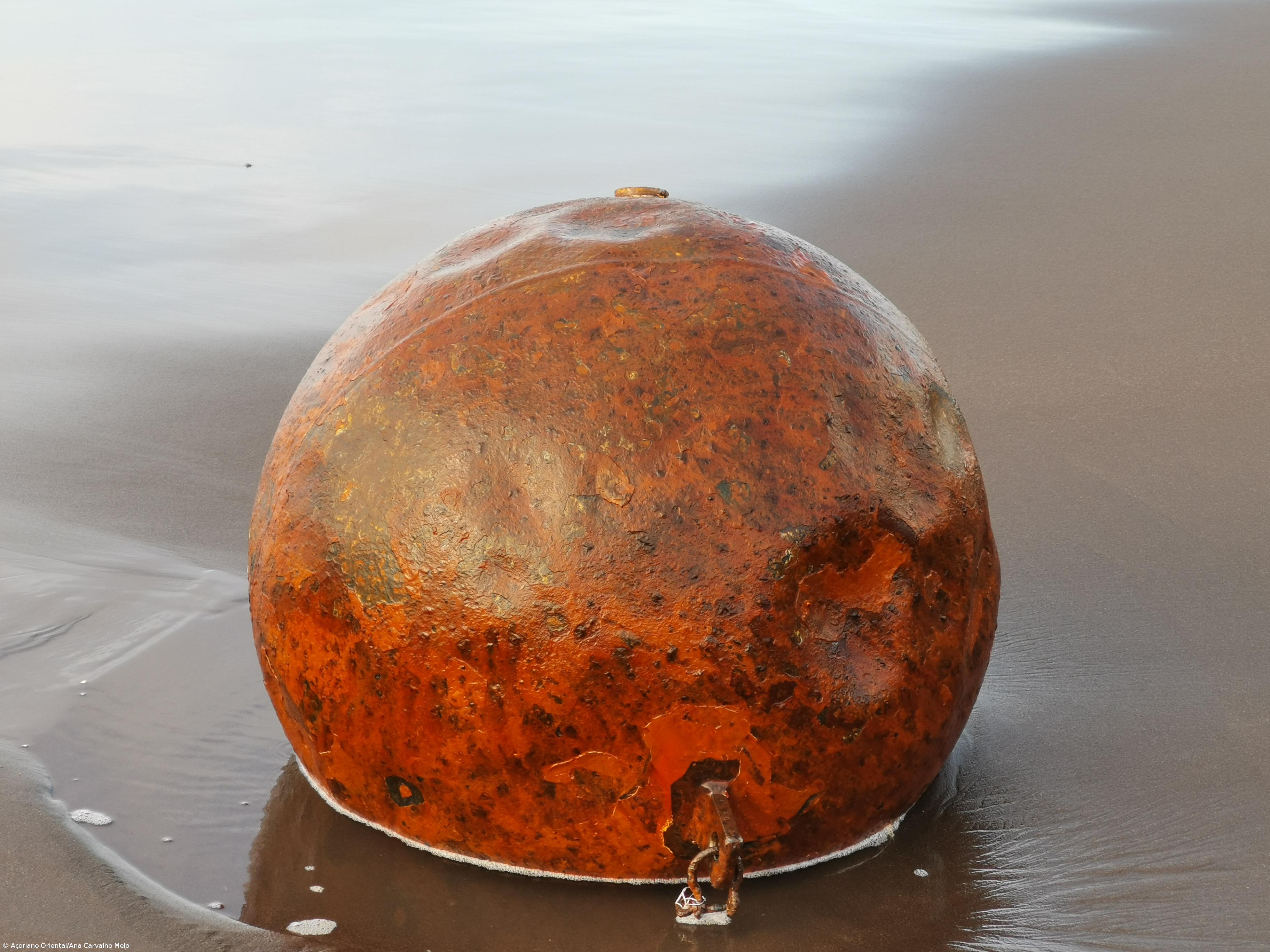 Mina de fabrico norte-americano deu à costa na praia – Imagem 1