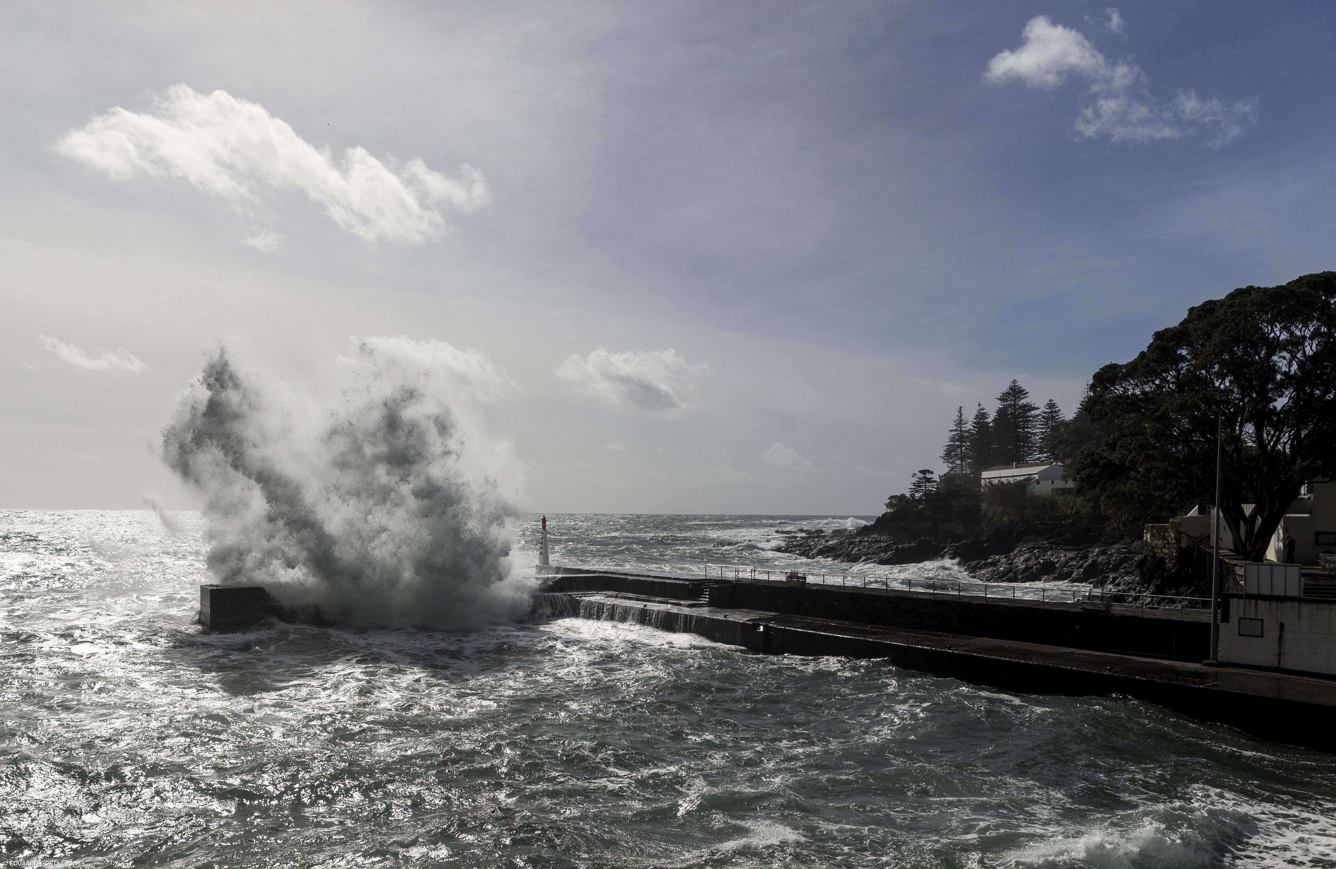 Ondas nos Açores podem atingir os 11 metros nos próximos dias , diz Marinha – Imagem 1