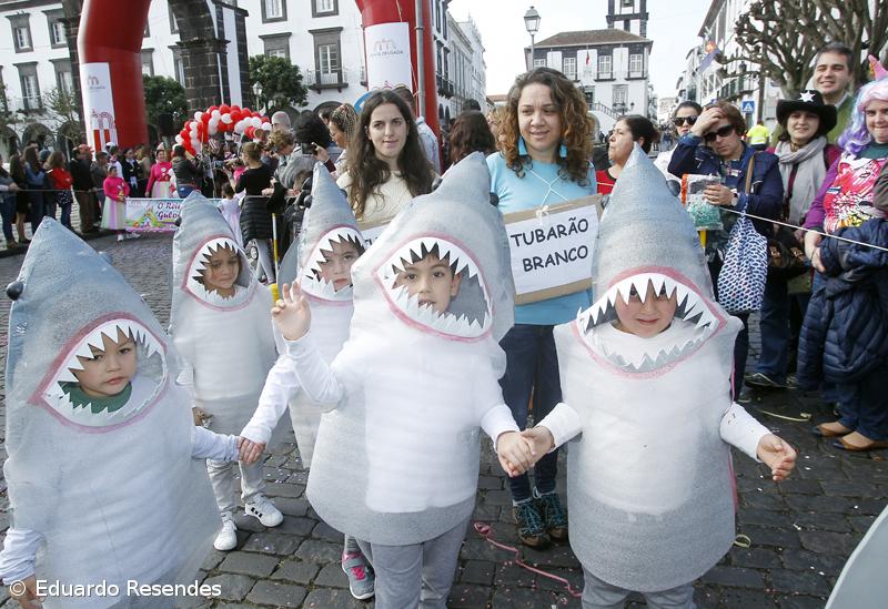 Corso de Carnaval atrai milhares a Ponta Delgada  – Imagem 3