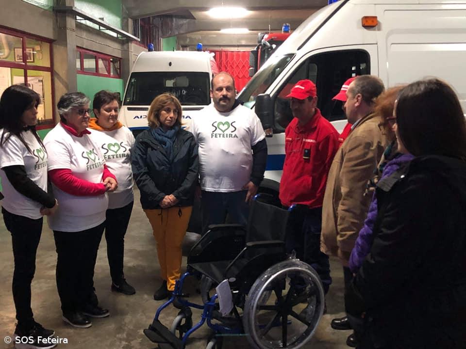 SOS Feteira entrega cadeira de rodas aos bombeiros faialenses – Imagem 1