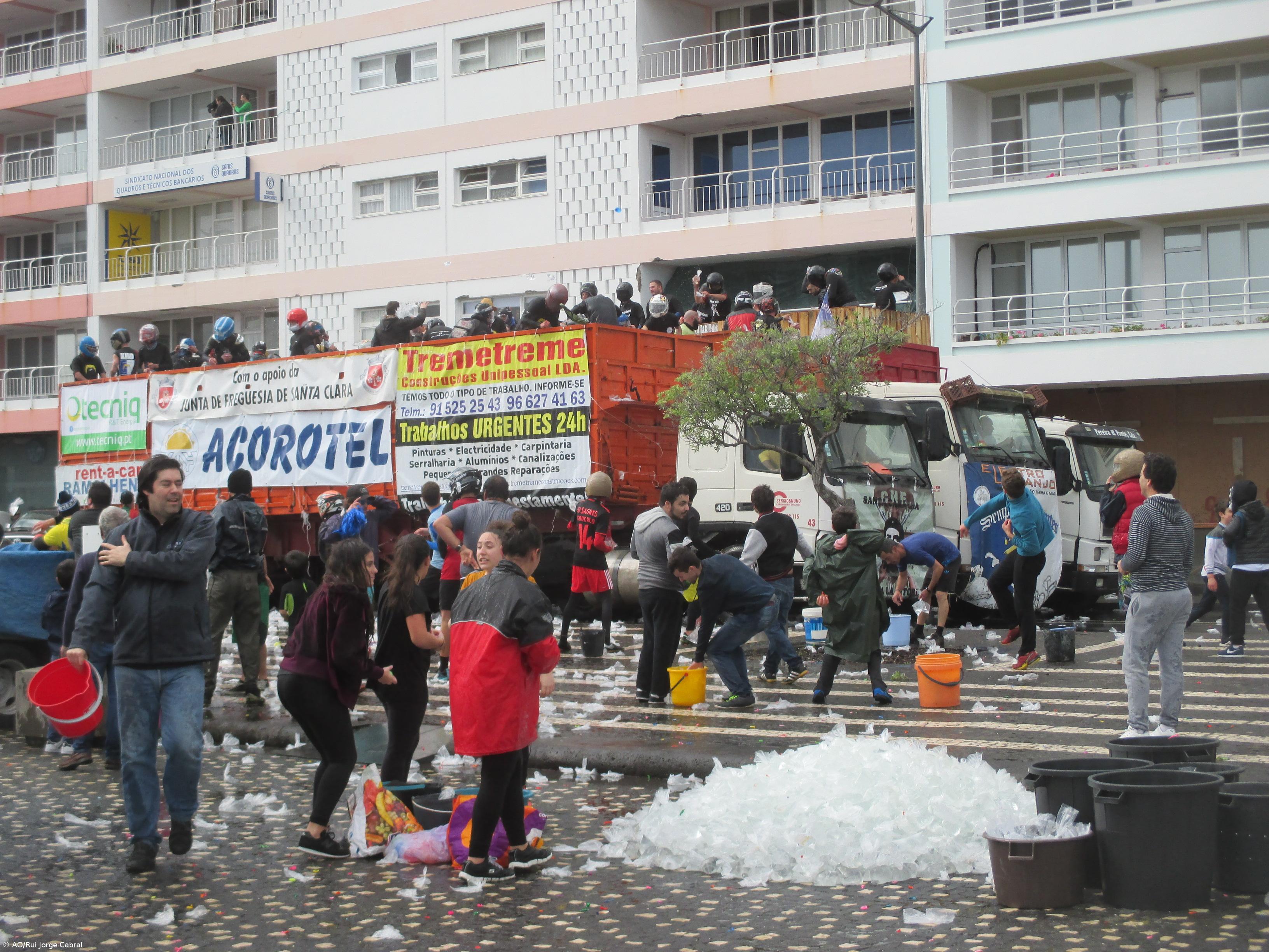 Avenida foi campo de batalha para os guerreiros da água – Imagem 2