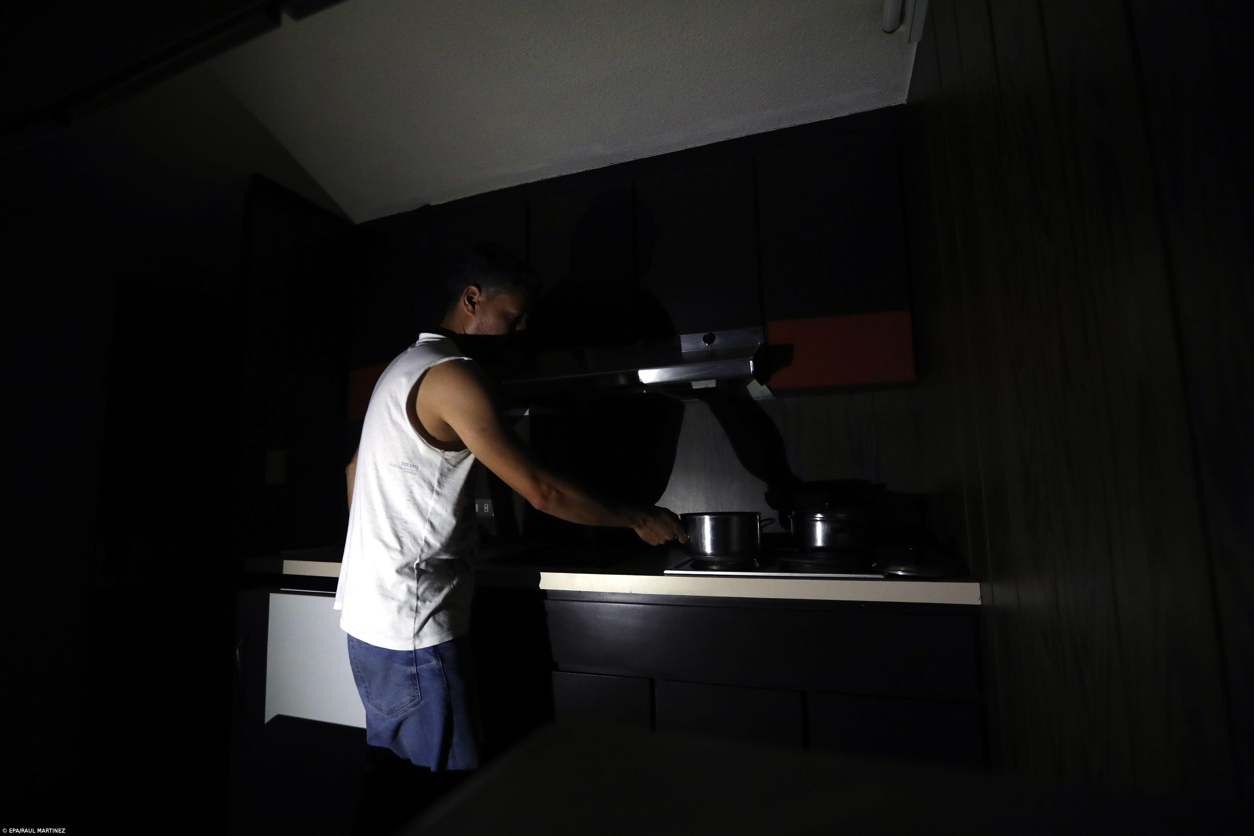 Apagões elétricos estão a afetar o desenvolvimento das crianças na Venezuela – Imagem 1