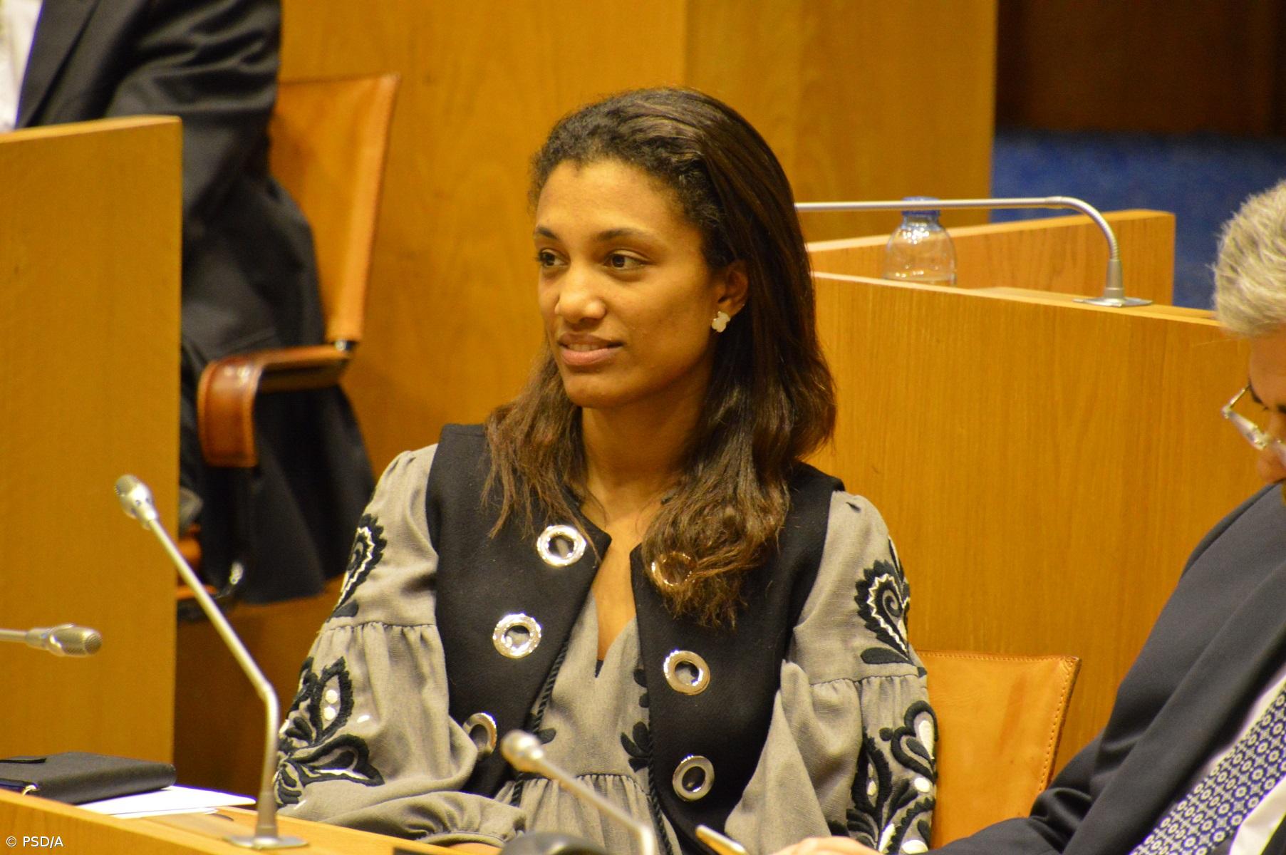 PSD/Açores quer ouvir secretária dos Transportes sobre falta de lugares em voos  – Imagem 1