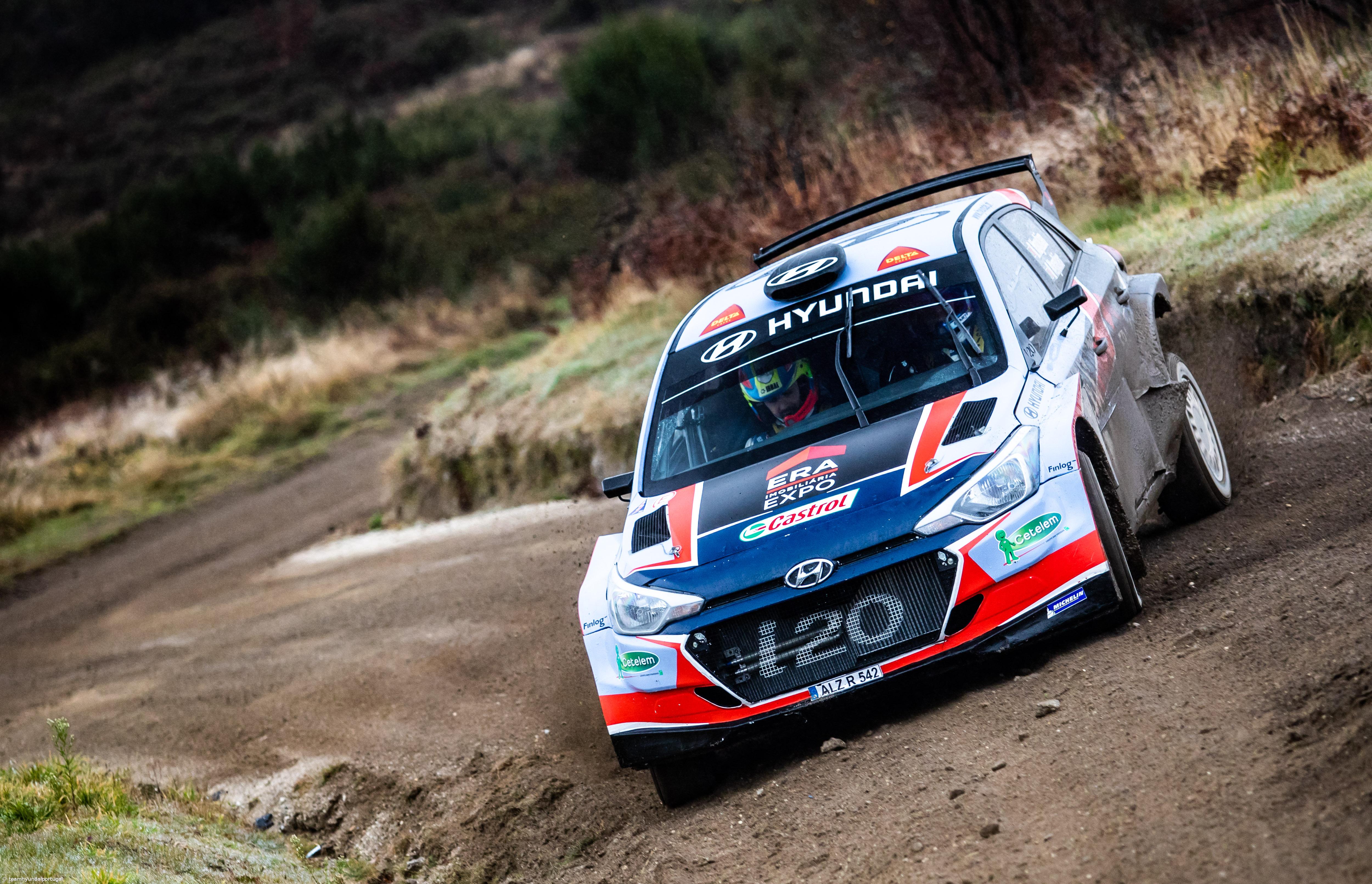 Bruno Magalhães lidera no Algarve última prova do nacional de ralis – Imagem 1