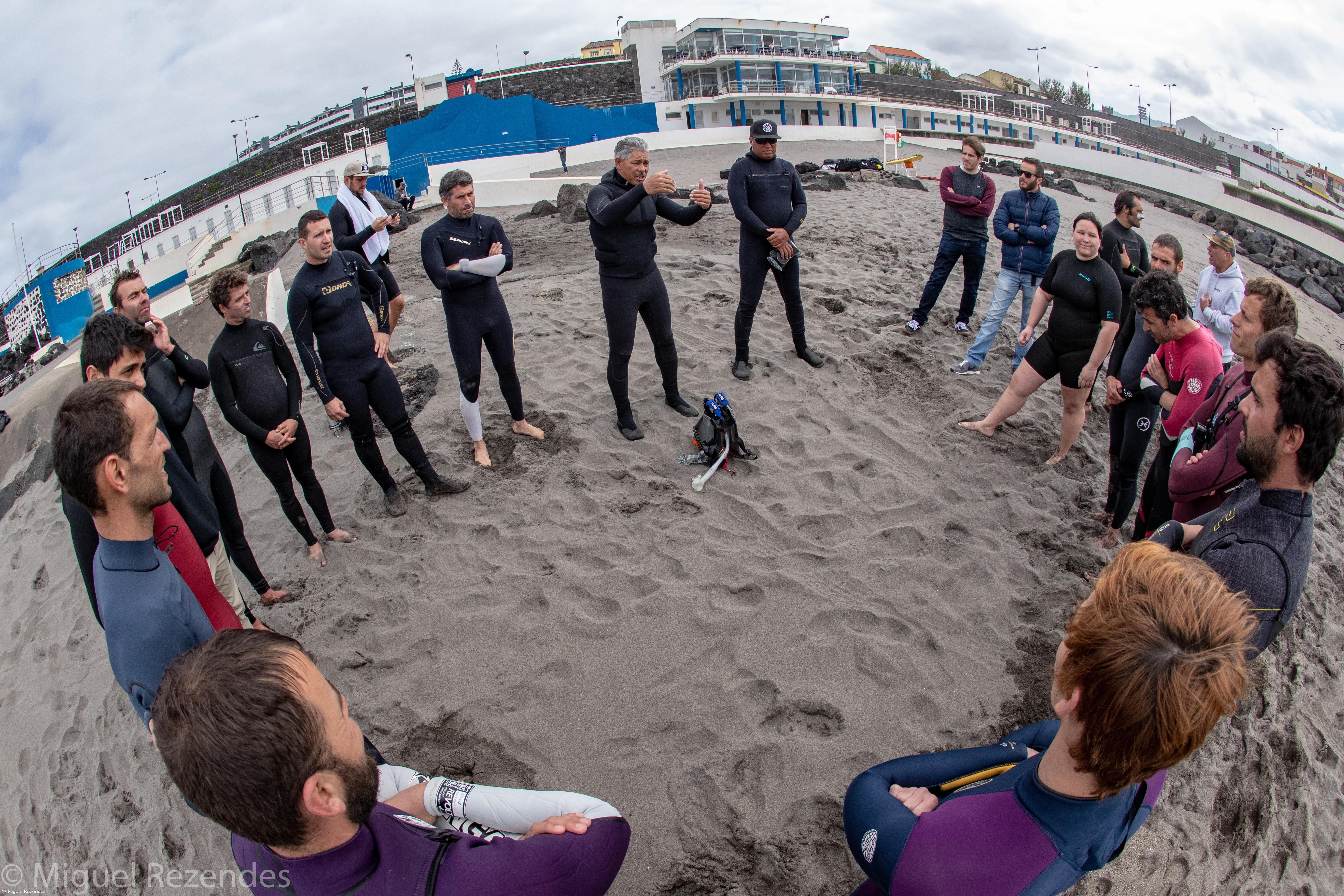 Surfistas de ondas grandes reuniram-se na Ribeira Grande para mega evento  – Imagem 1