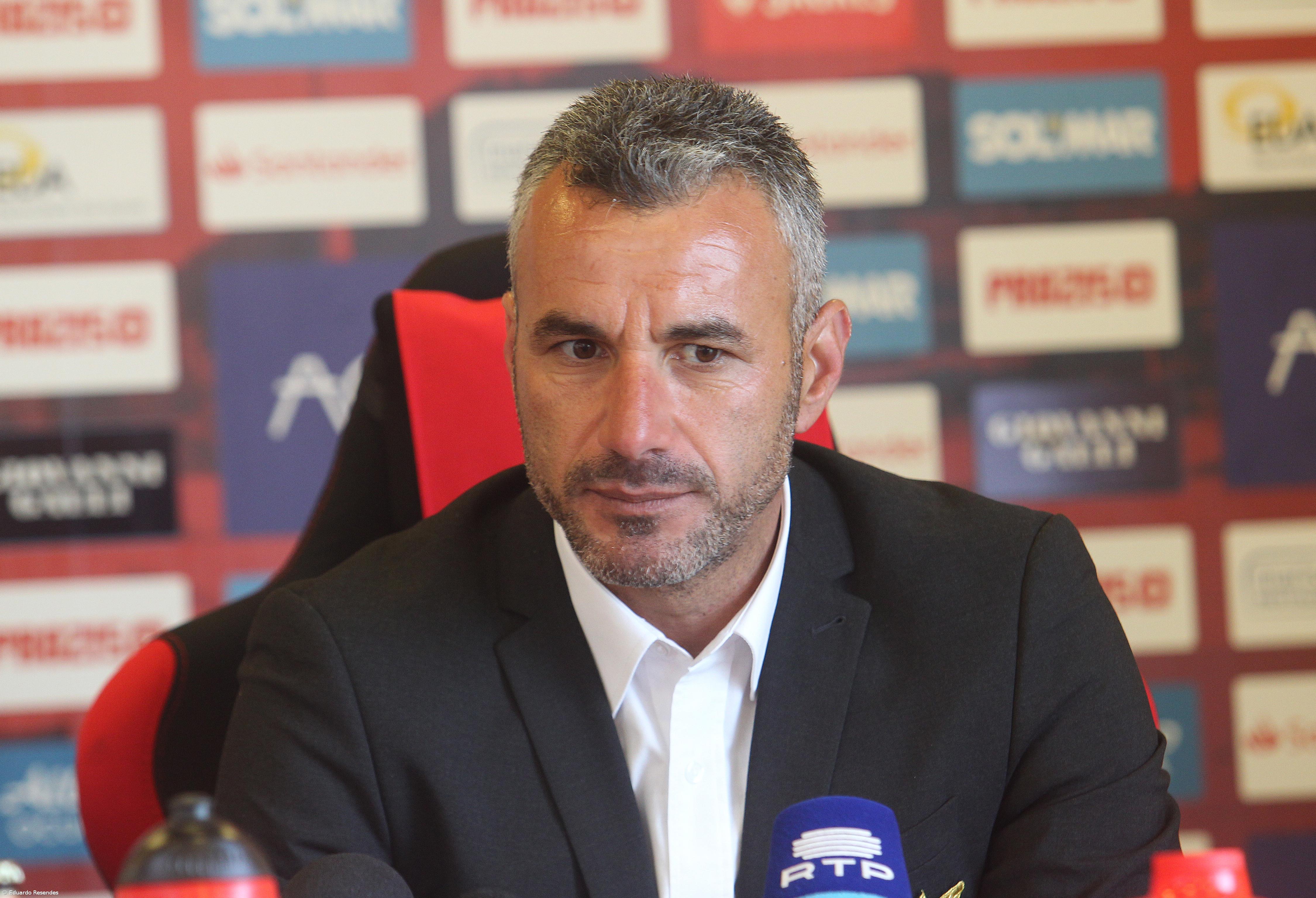 Santa Clara entre Ivo Vieira e Sérgio Vieira – Imagem 1