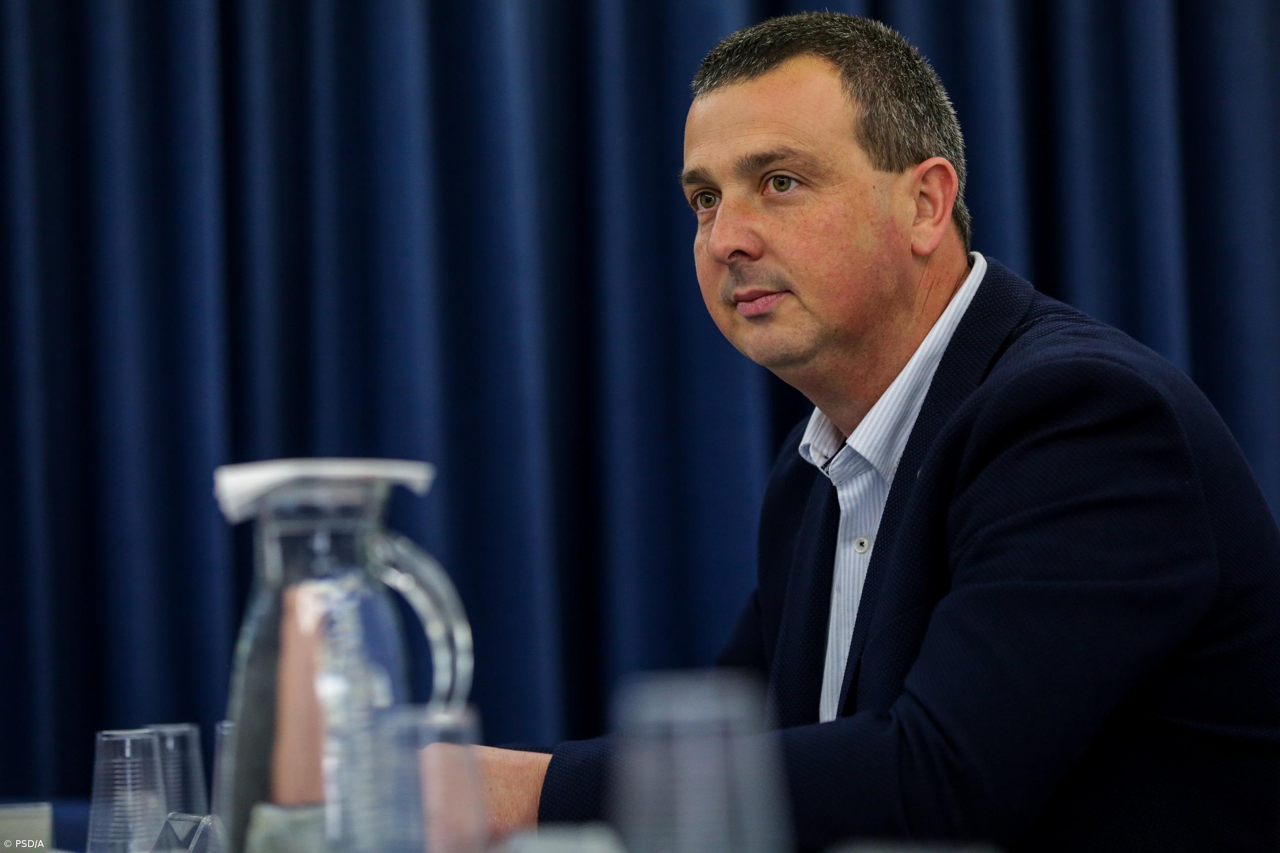 PSD/Açores congratula-se com colocação nos quadros de 281 professores contratados – Imagem 1