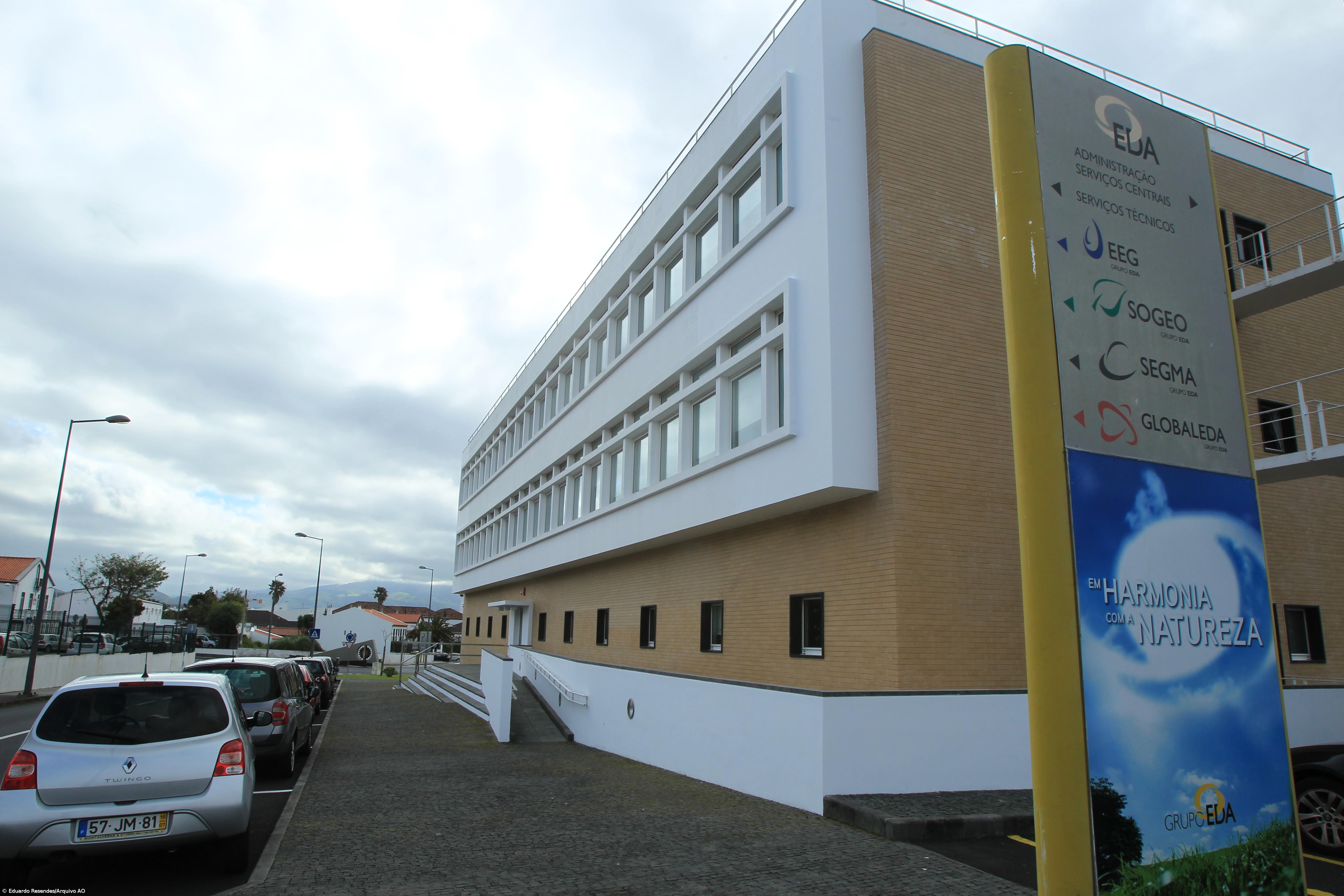 Mau tempo leva a "apagão" em metade da ilha – Imagem 1