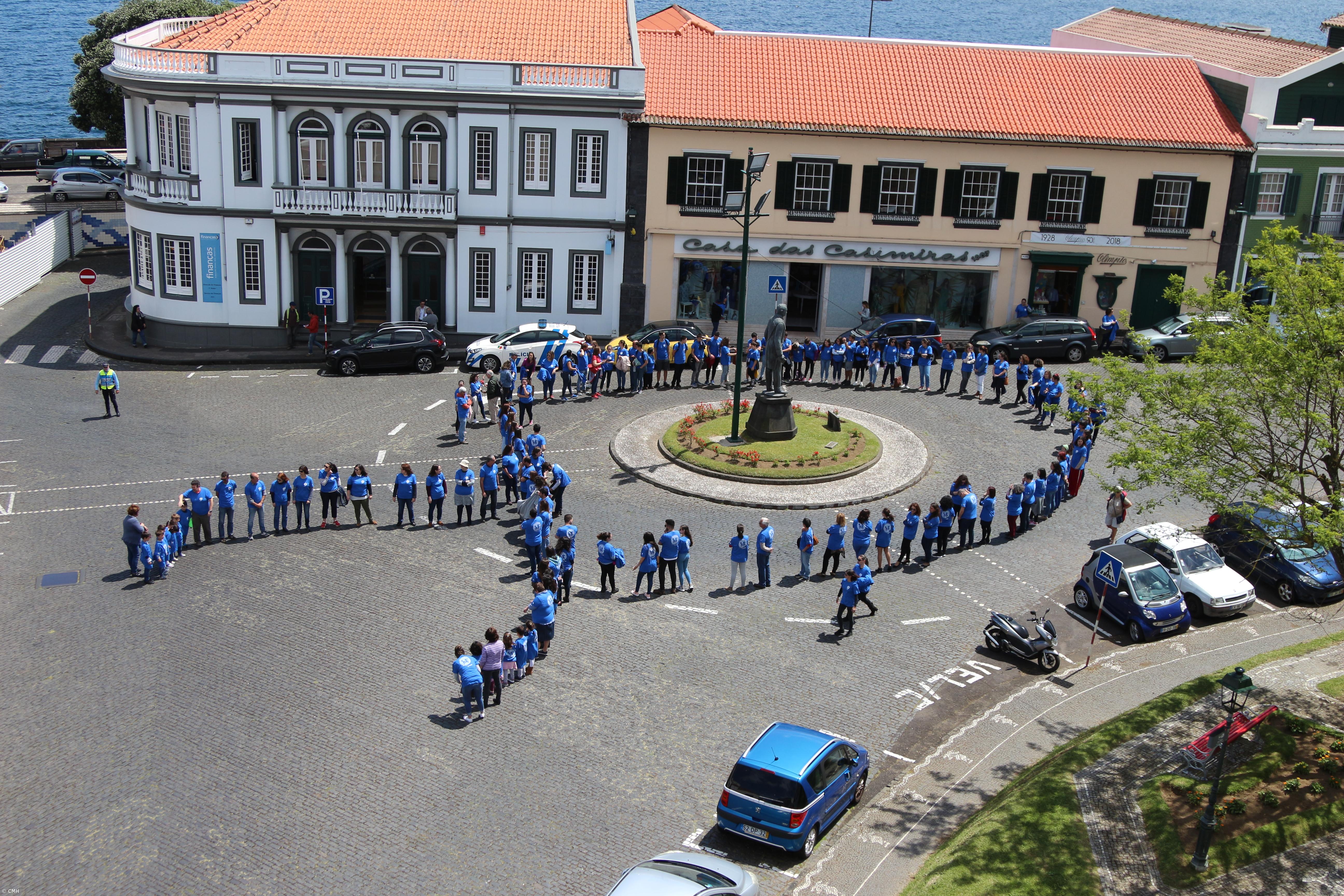 CPCJ da Horta constrói um laço humano – Imagem 1