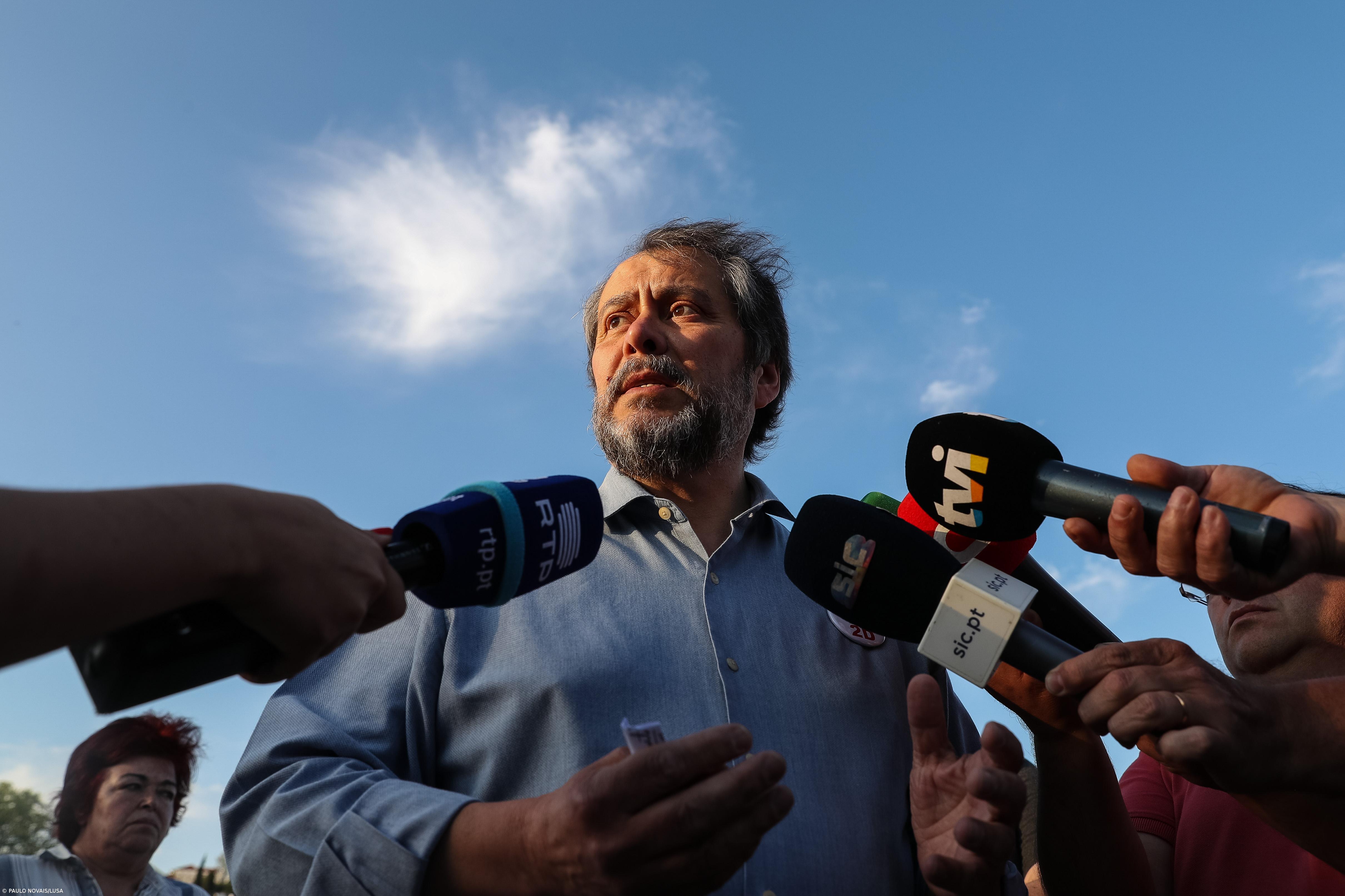 Quase cinco mil professores impedidos de progredir na carreira, diz Fenprof – Imagem 1