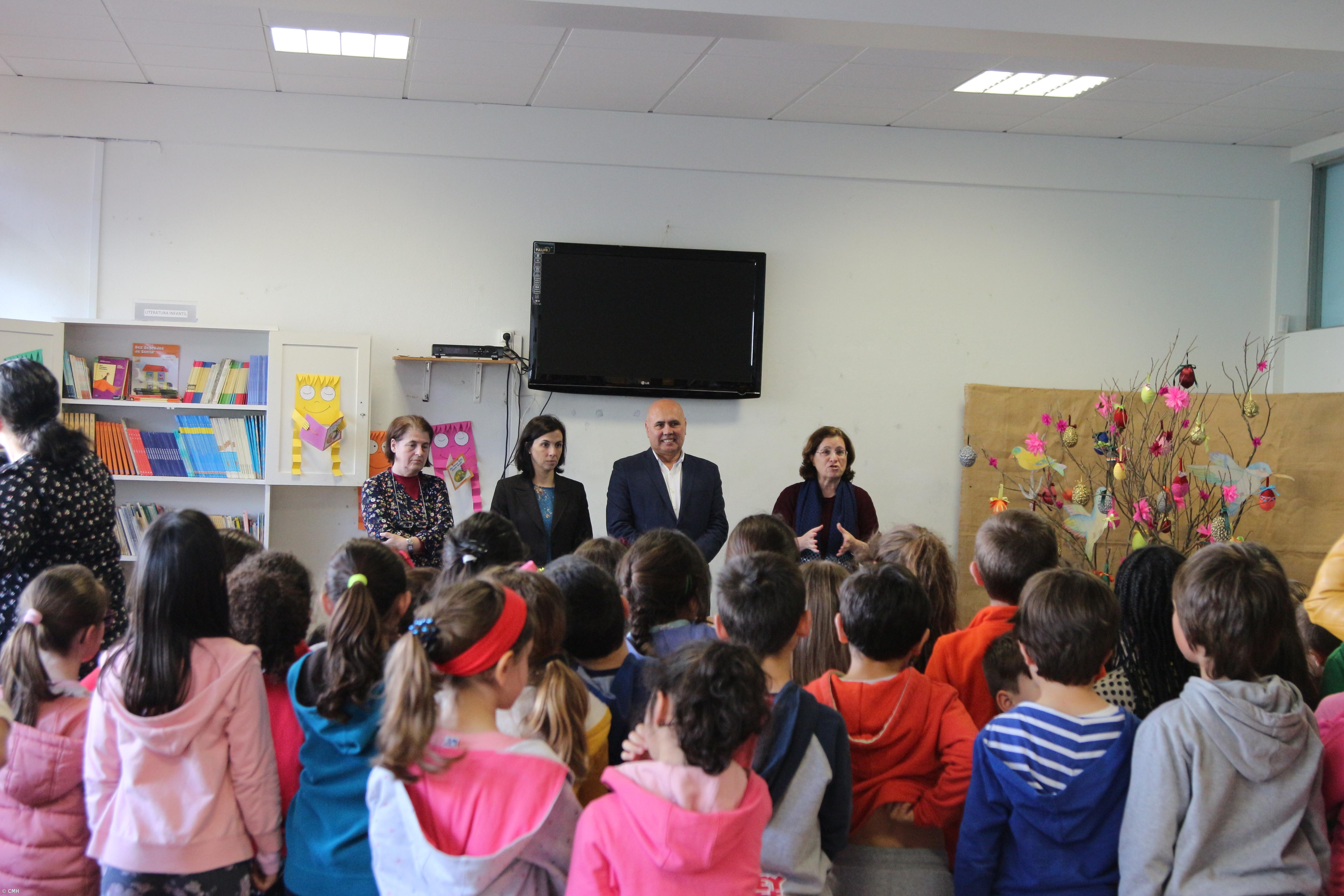 Autarquia da Horta entrega livros às escolas do concelho – Imagem 2