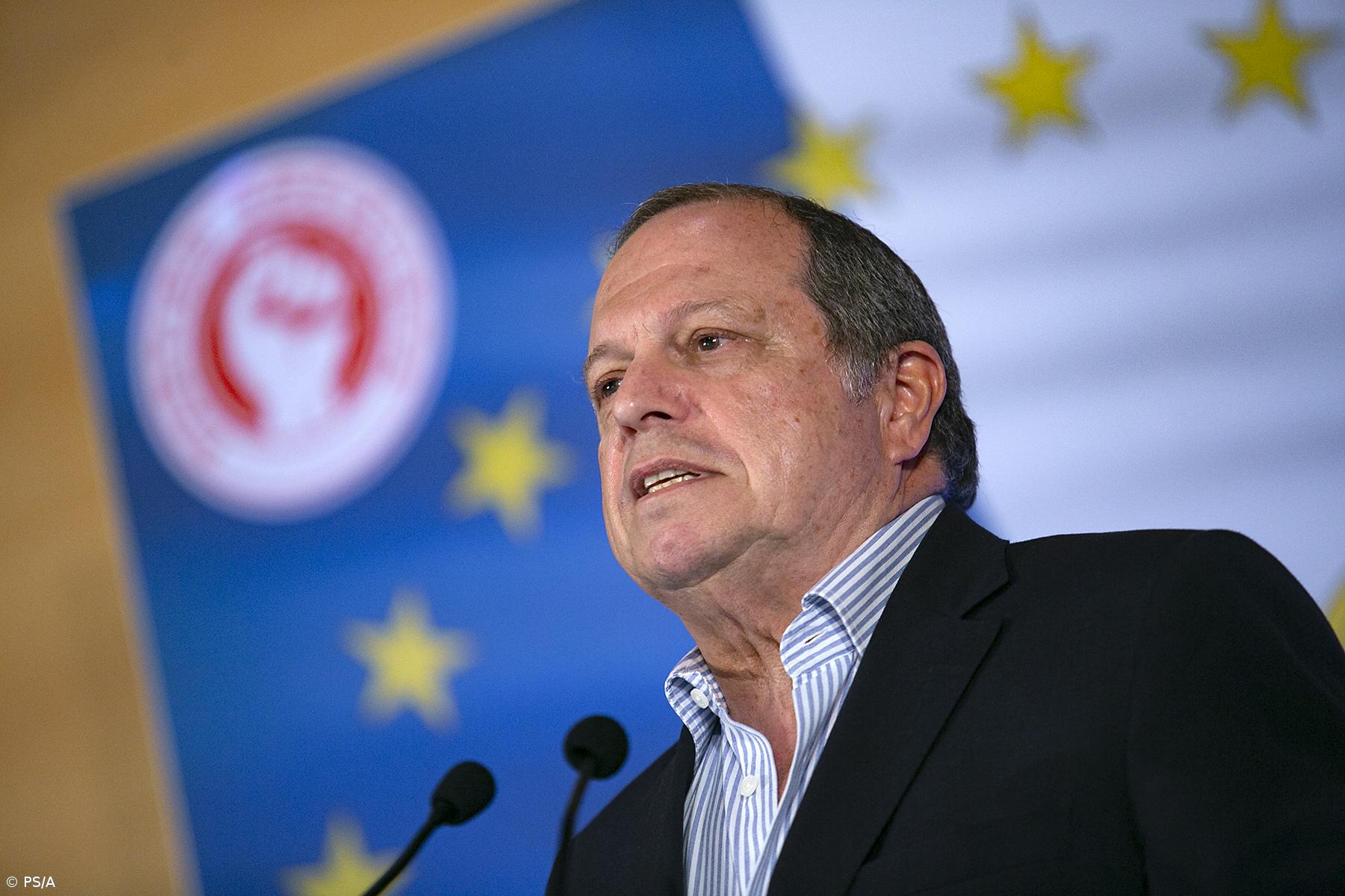 Carlos César lembra apoio dado ao PS/Açores "de peito aberto" – Imagem 1