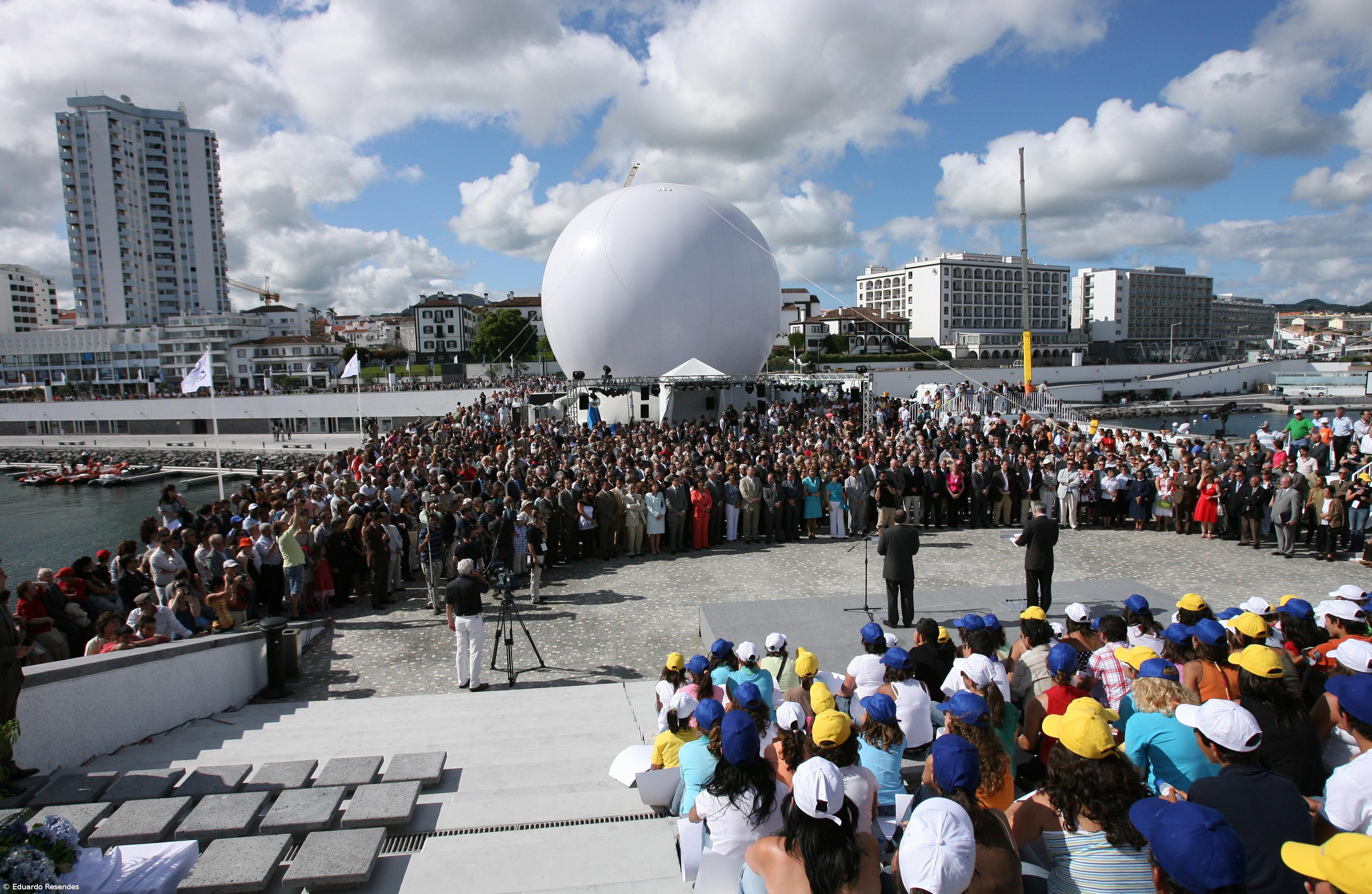 Muitos curiosos na inauguração das "Portas do Mar" – Imagem 1
