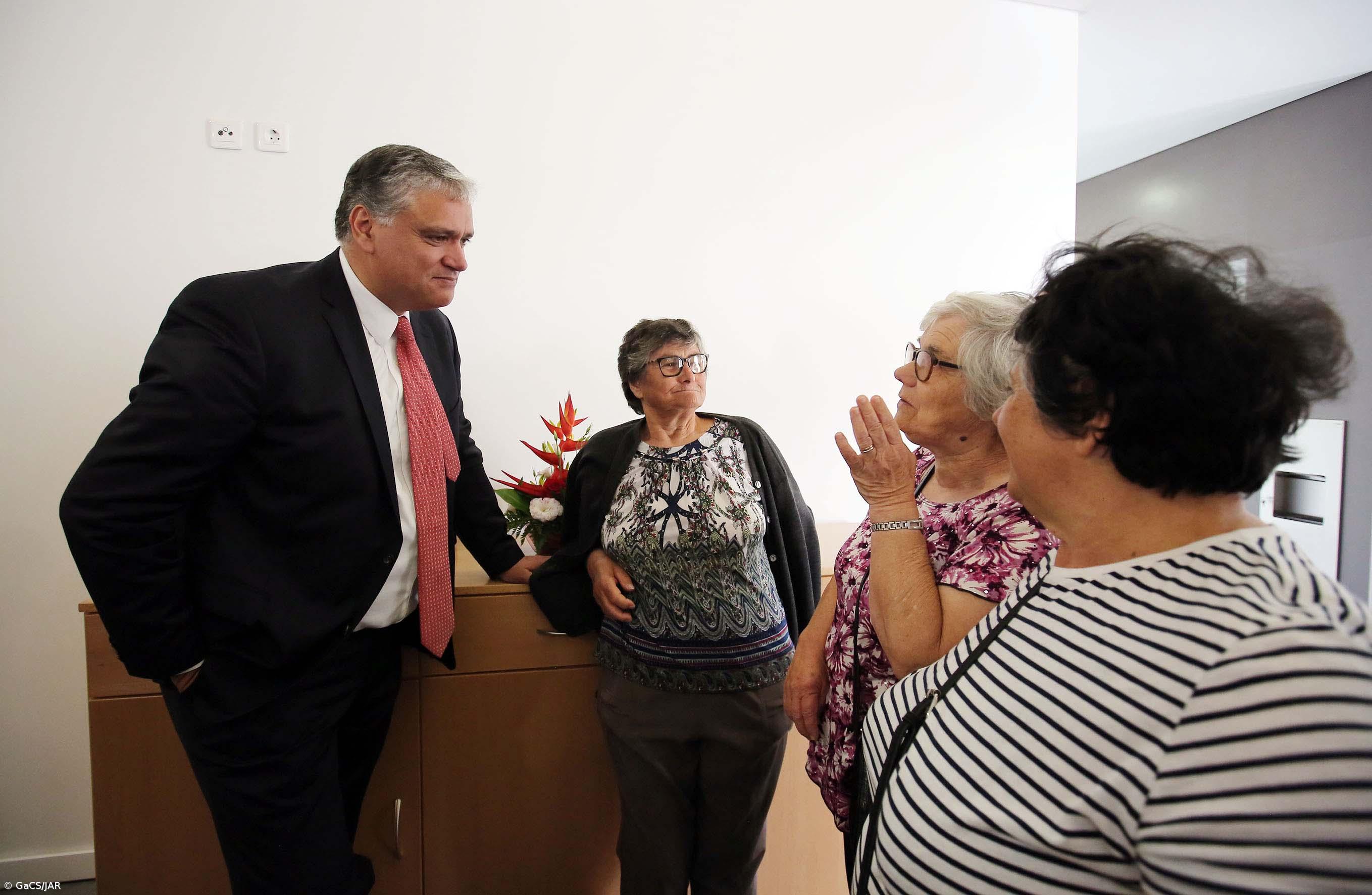 Governo dos Açores vai apoiar renovação de frota automóvel de instituições solidárias – Imagem 2