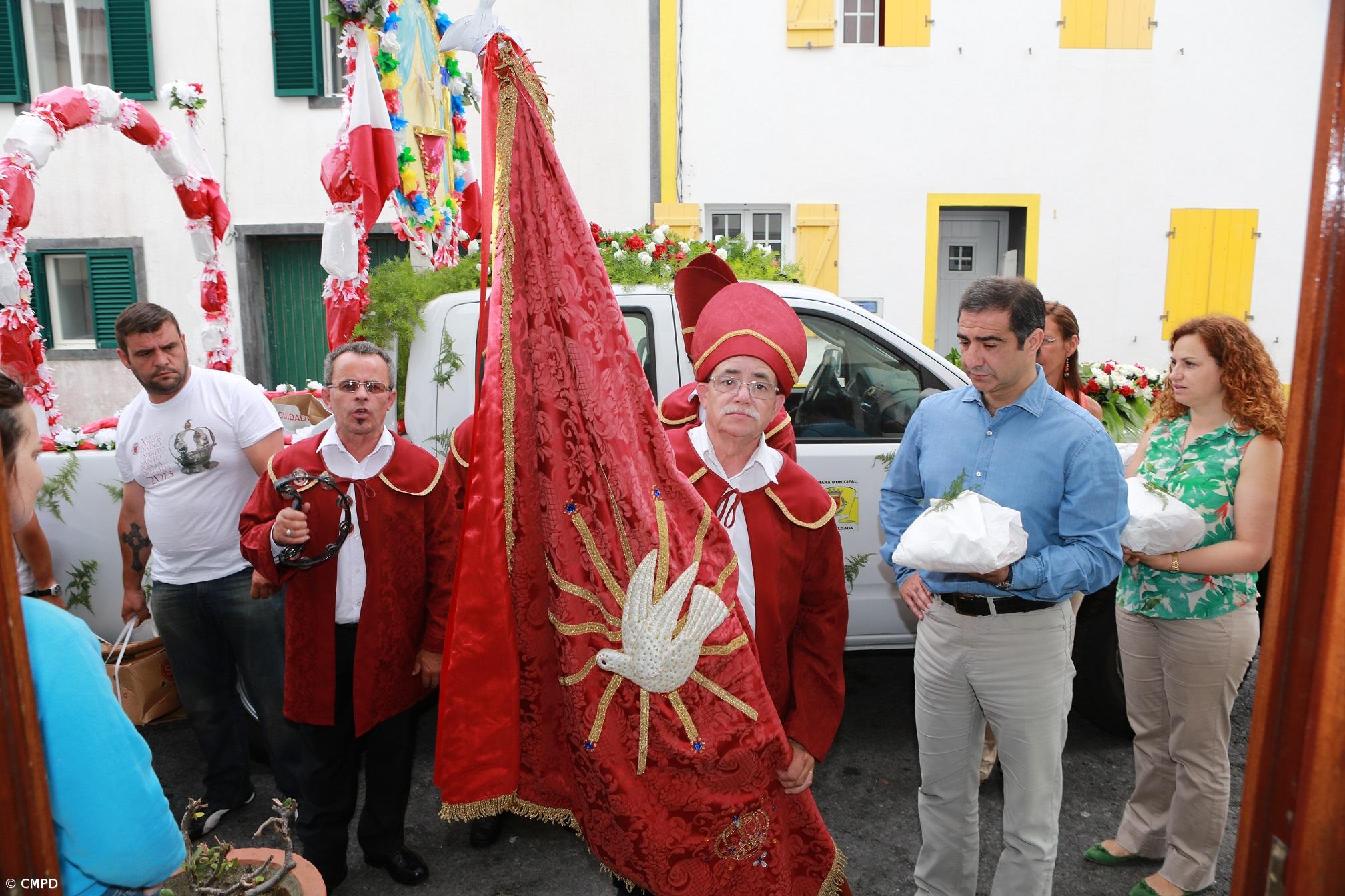 Câmara distribui 55 pensões do Espírito Santo por três dezenas de instituições do concelho – Imagem 1