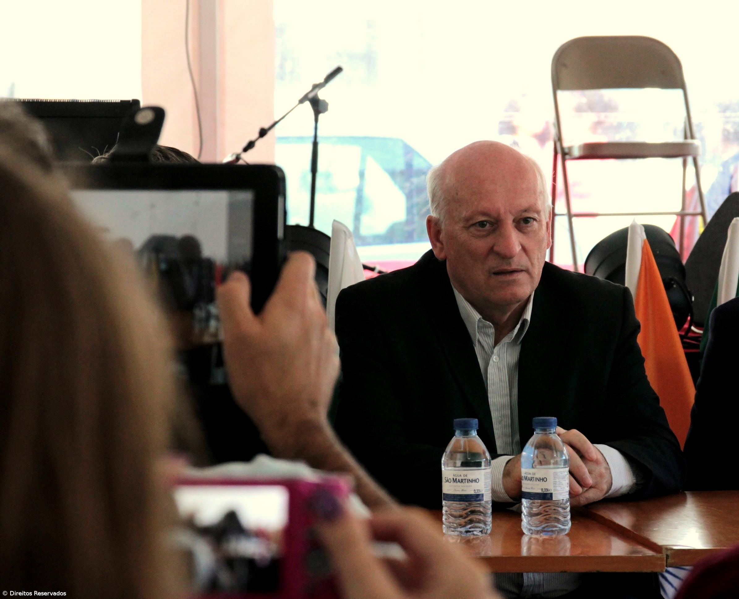 Câmara desmente surfistas que se queixaram de obra em Angra do Heroísmo – Imagem 1