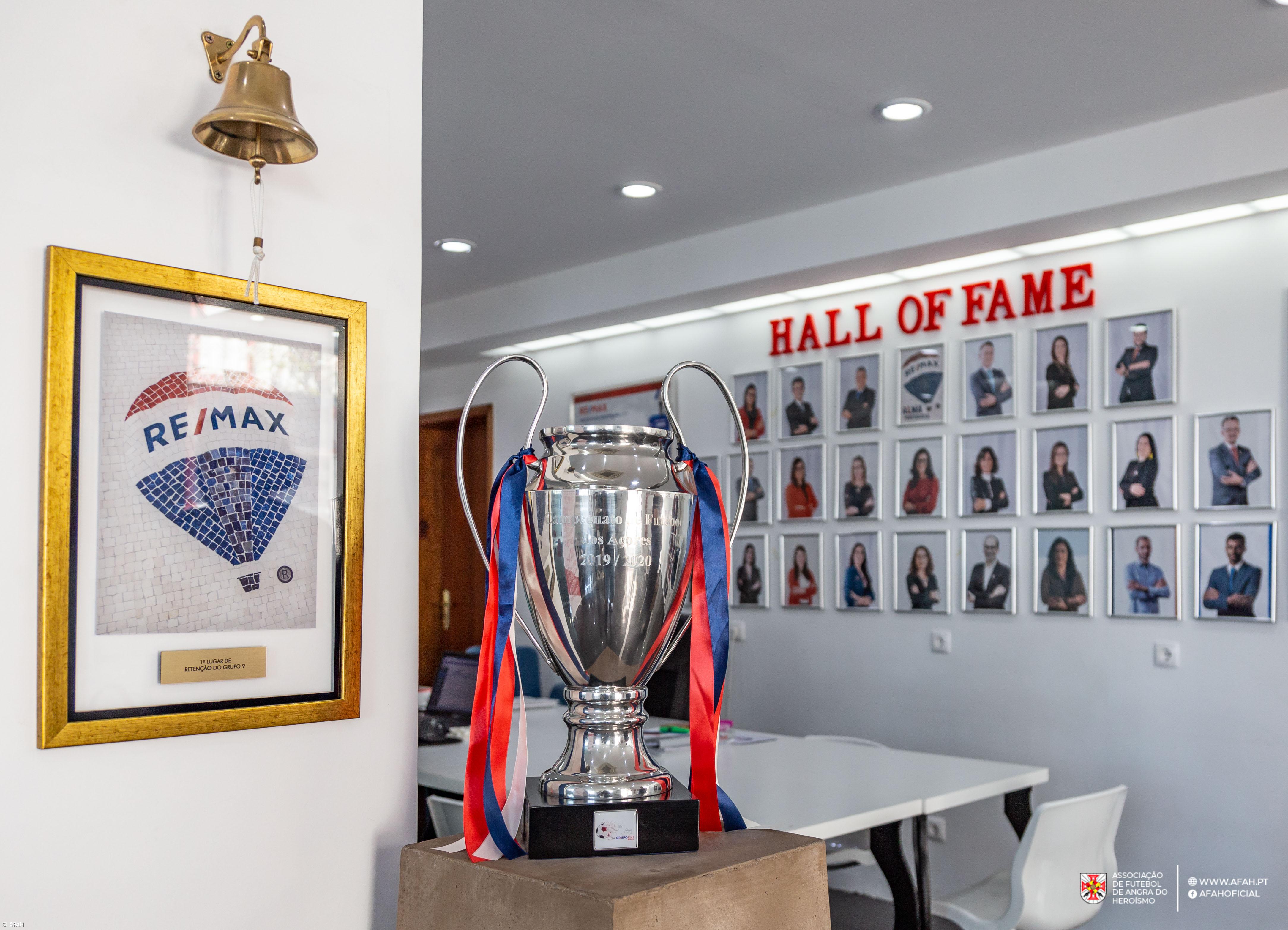 Taça da “LIGA GRUPO ESO RE/MAX” em exposição – Imagem 2