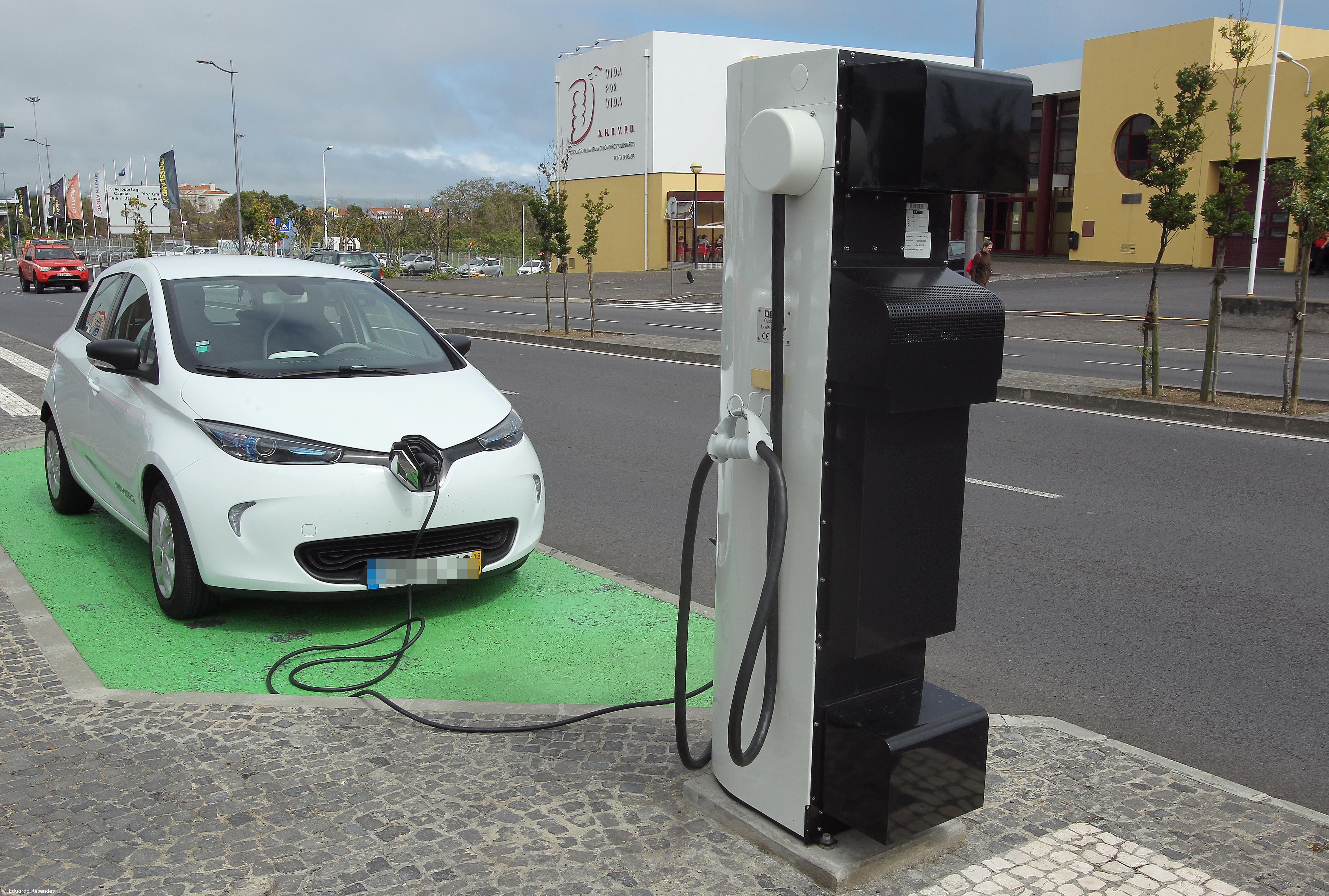 Açores precisam aumentar rede pública de carregamento para carros elétricos  – Imagem 1