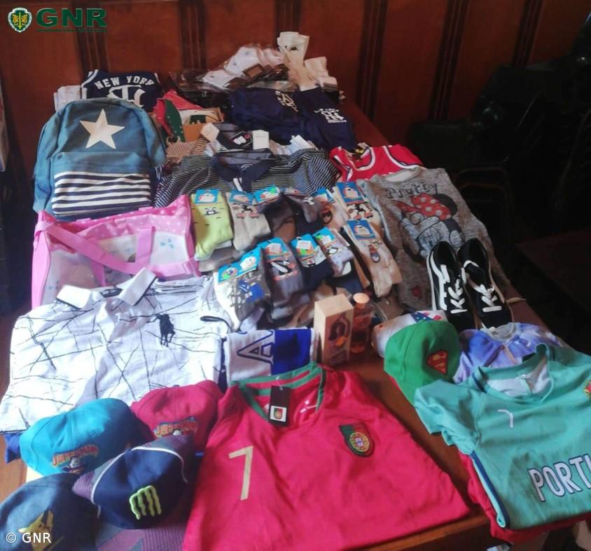 Apreensão de 400 artigos contrafeitos na Horta – Imagem 1