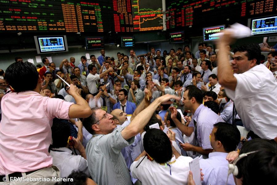 Zapatero recebe banqueiros em dia de novas quedas do sector em bolsa – Imagem 1