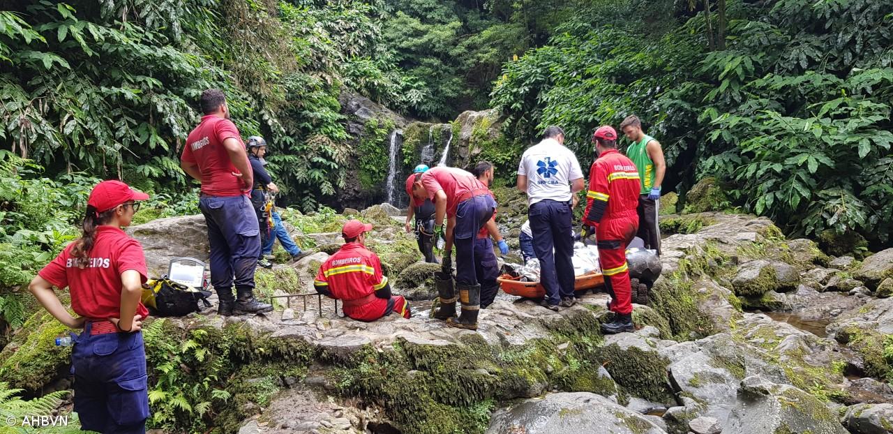 Resgate de turista na Ribeira dos Caldeirões – Imagem 1