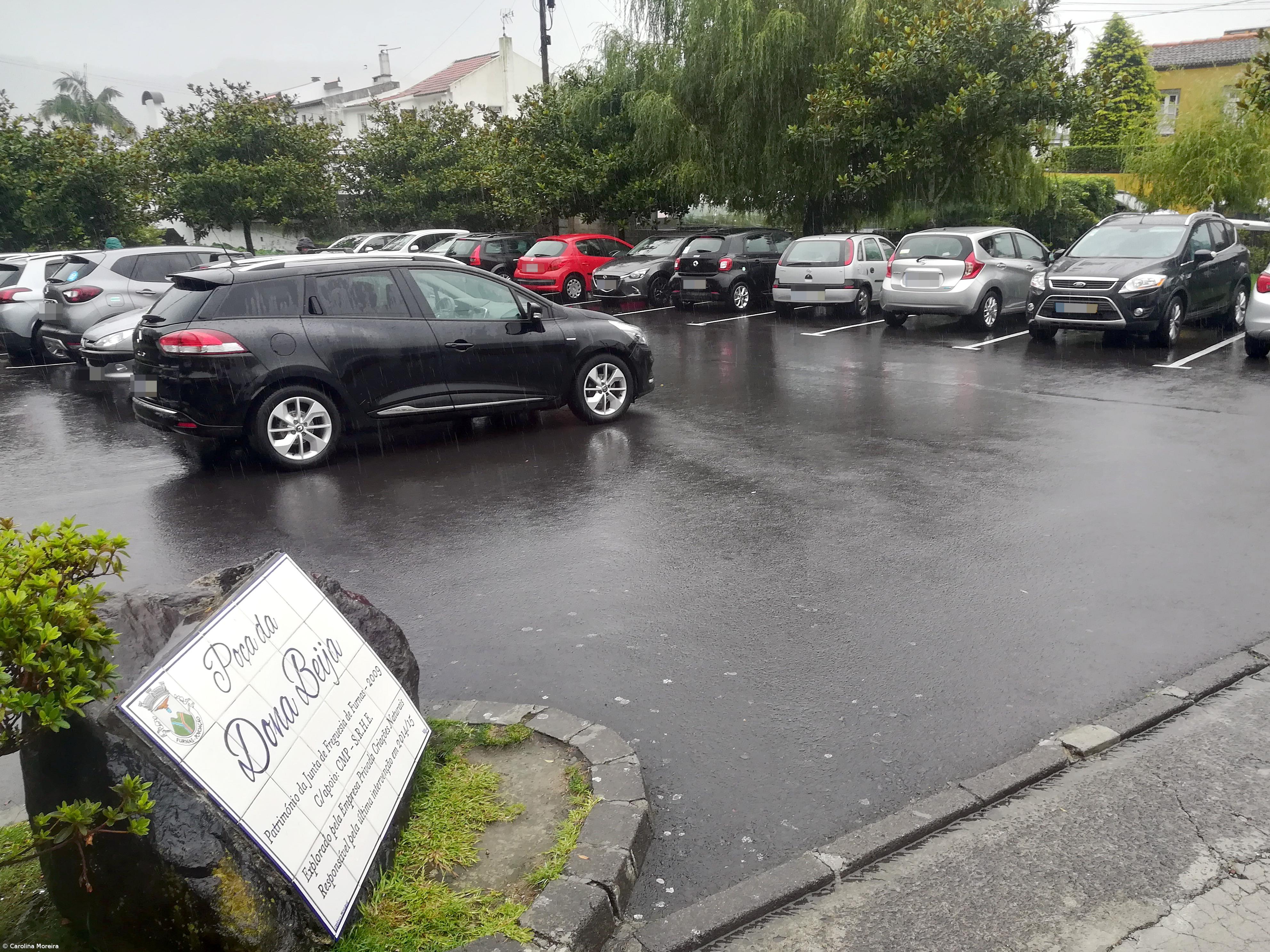 Moradores das Furnas alertam para “caos” de viaturas e turistas – Imagem 1