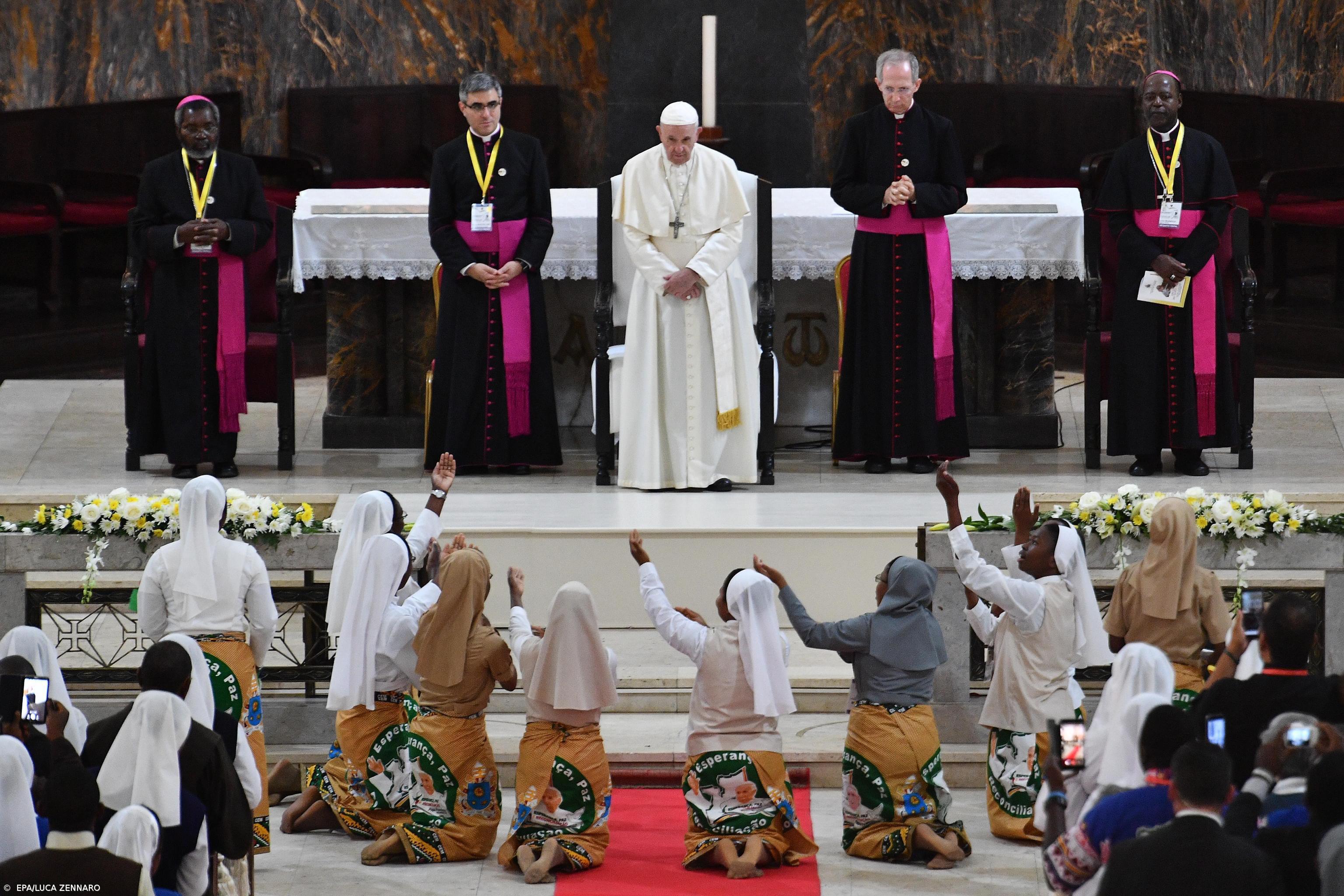 Francisco diz que crise sacerdotal convoca a uma igreja mais próxima e compaixão – Imagem 1