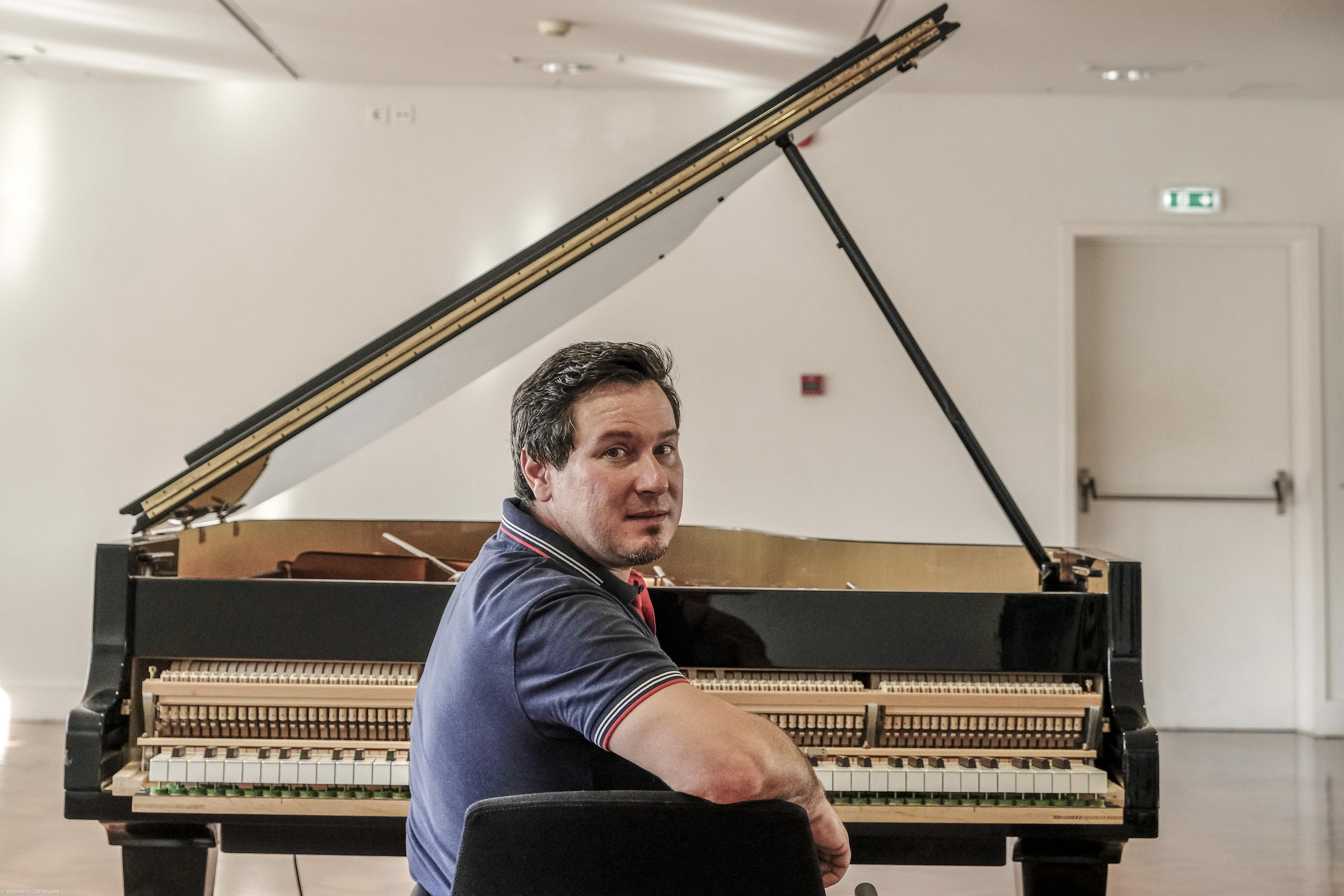 Único afinador de pianos dos Açores diz que ofício é minucioso e especializado – Imagem 2