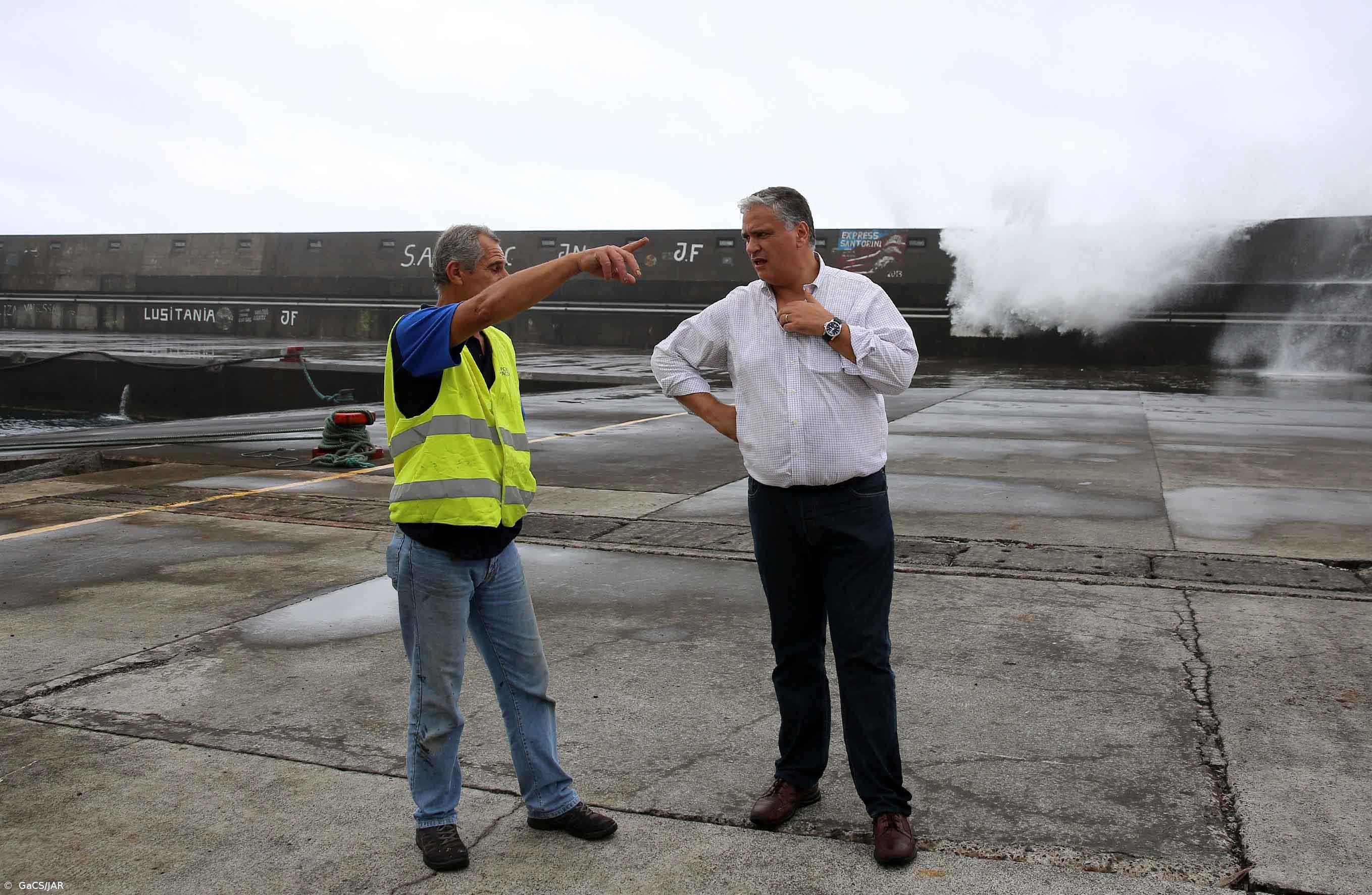 Vasco Cordeiro acompanha na ilha das Flores preparativos para o furacão Lorenzo – Imagem 1