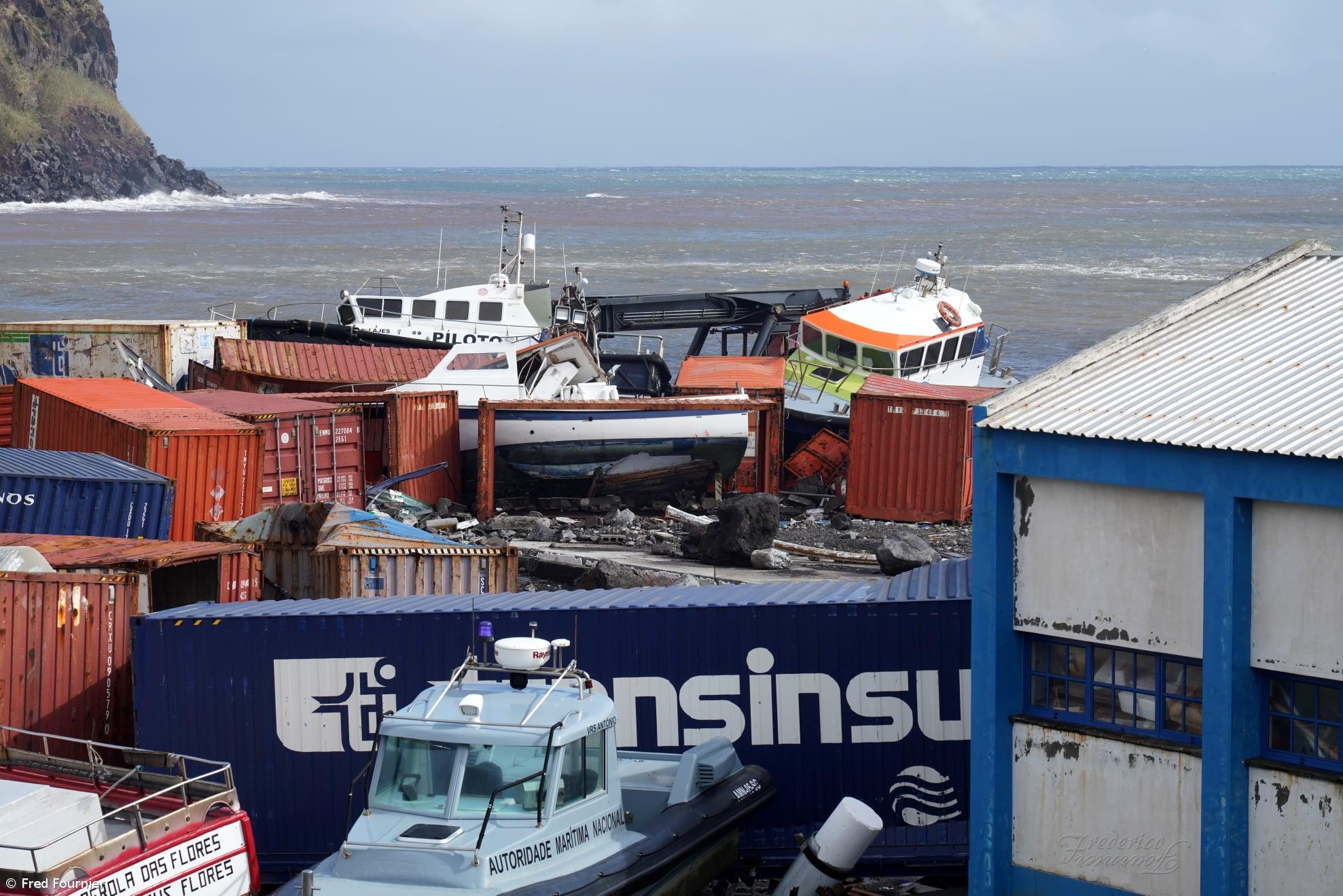 Fotogaleria danos no Porto das Lajes das Flores – Imagem 2