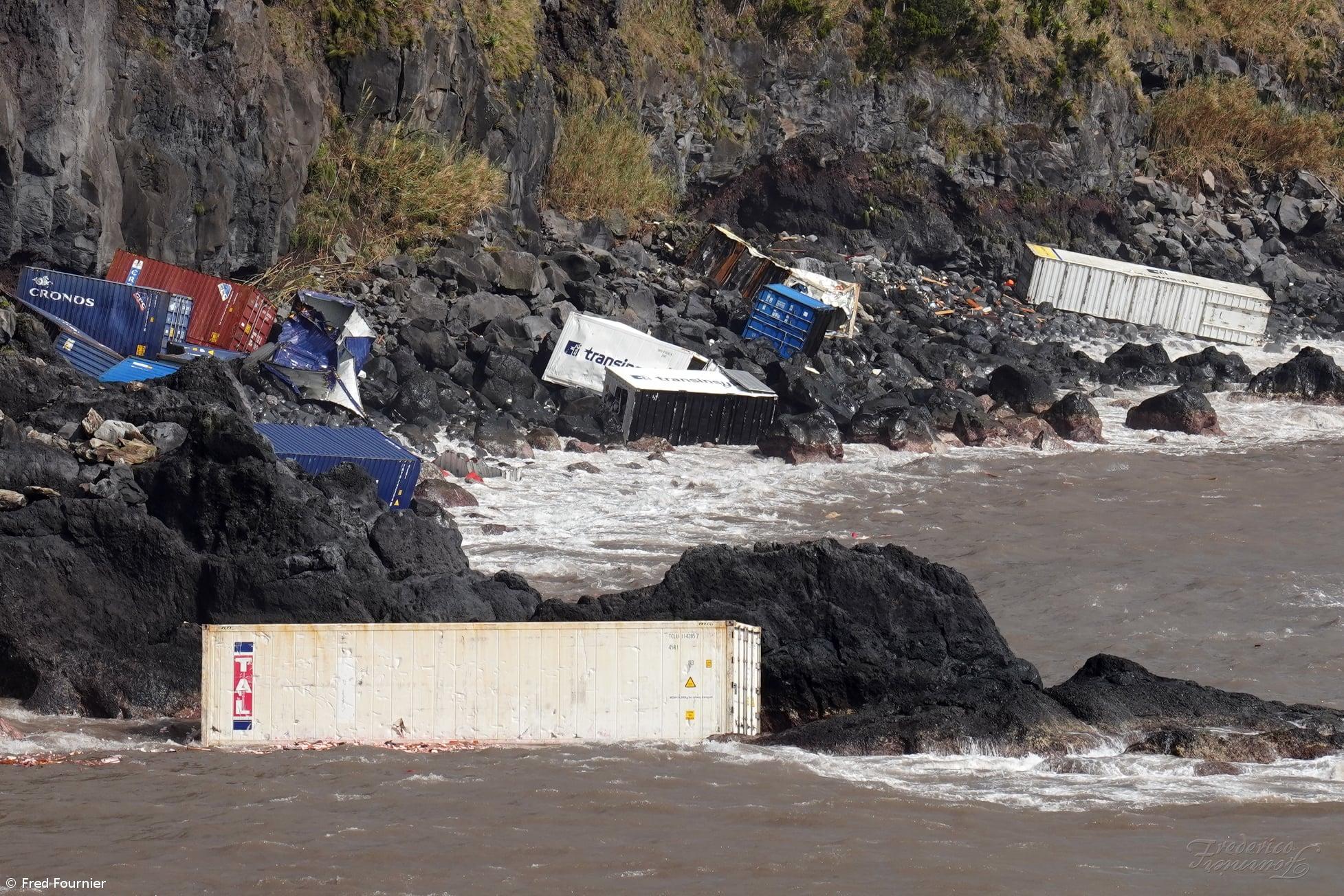 Fotogaleria danos no Porto das Lajes das Flores – Imagem 4