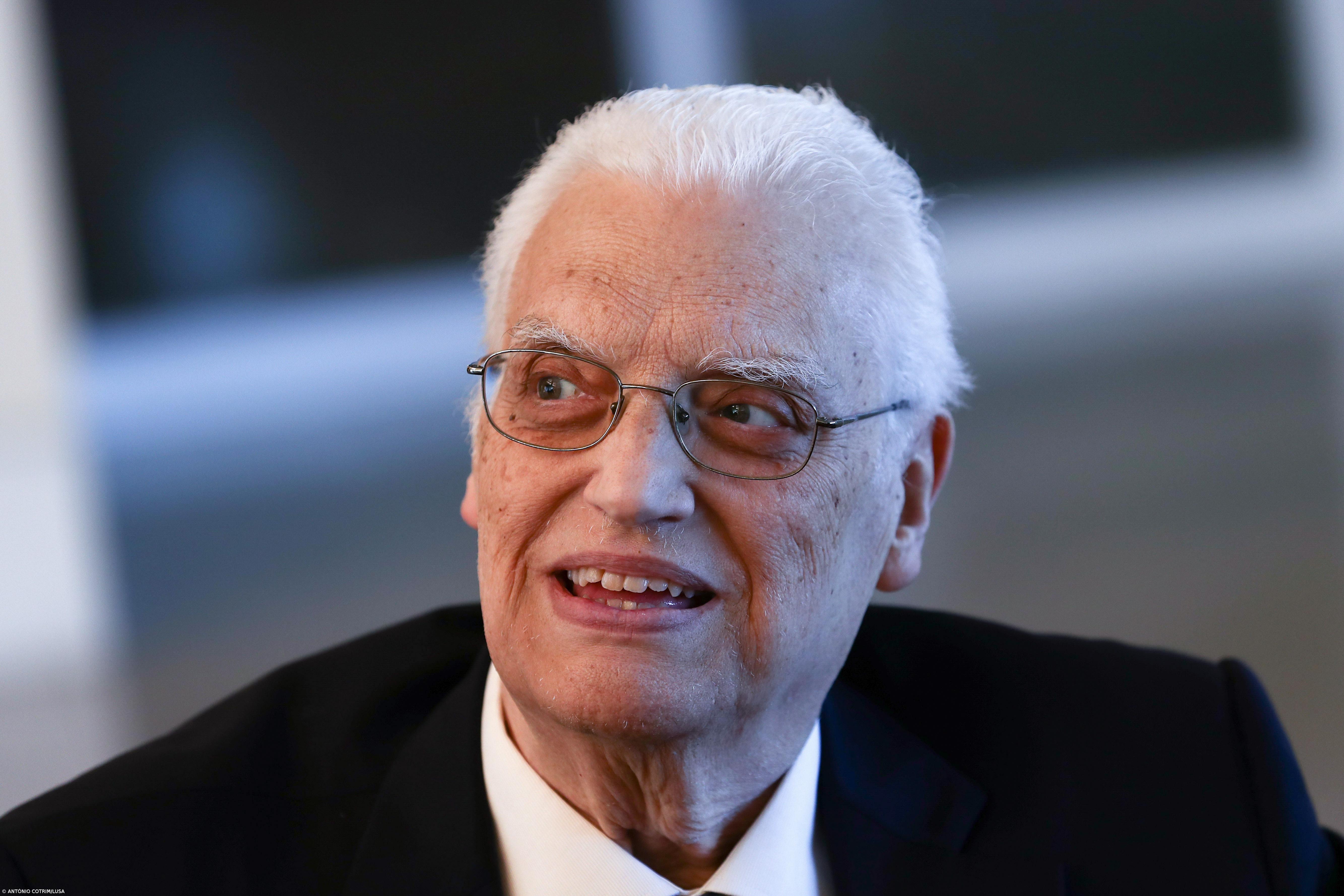 Corpo vai para os Jerónimos e funeral no sábado em Cascais – Imagem 1