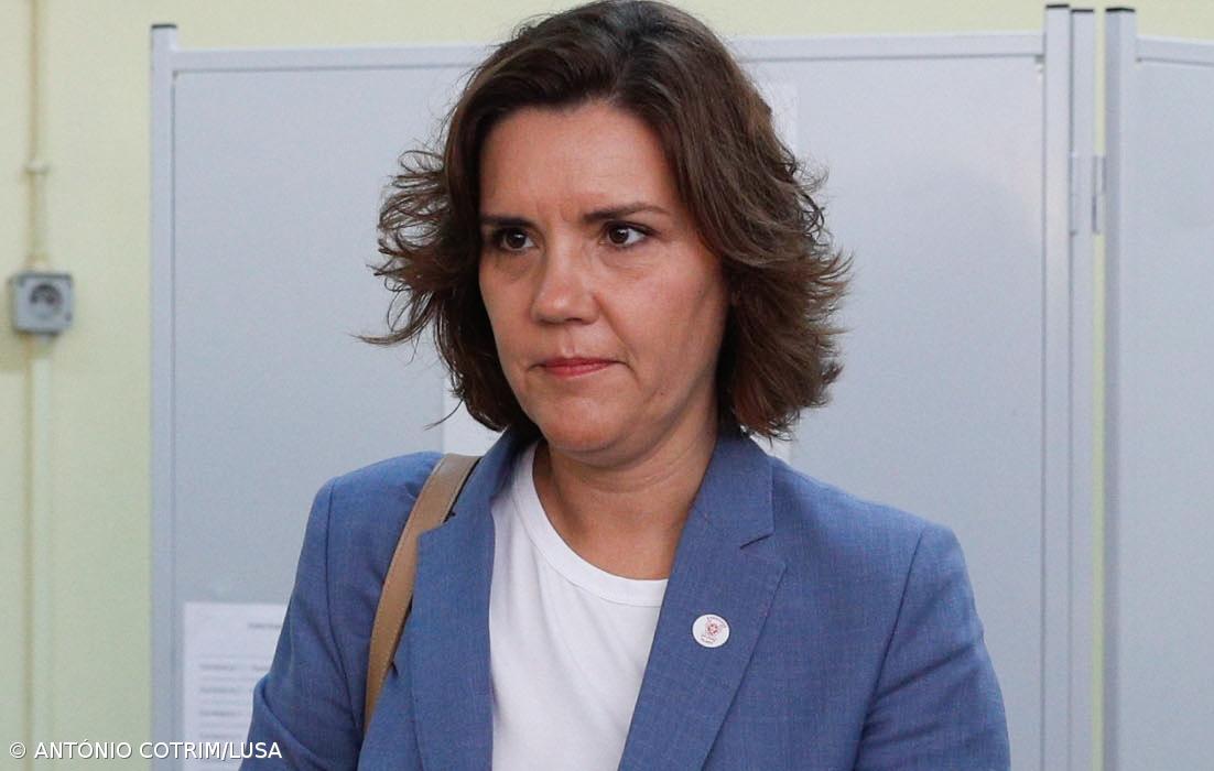  Projeções das TV recebidas com silêncio absoluto na sede do CDS – Imagem 1