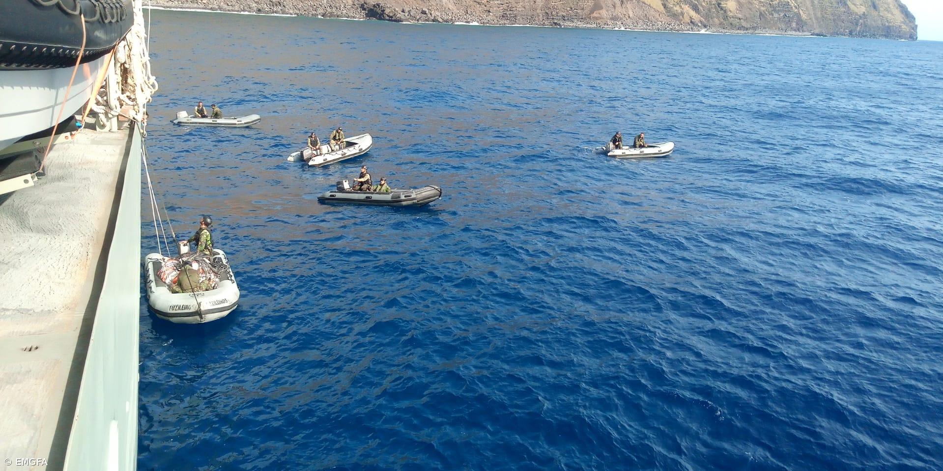 Forças Armadas entregam bens de primeira necessidade na ilha do Corvo – Imagem 1