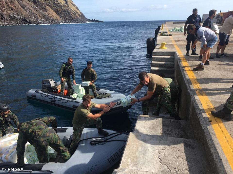 Forças Armadas entregam bens de primeira necessidade na ilha do Corvo – Imagem 2