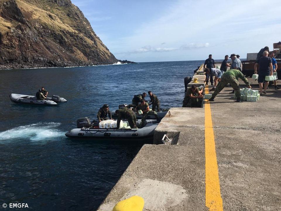 Forças Armadas entregam bens de primeira necessidade na ilha do Corvo – Imagem 3