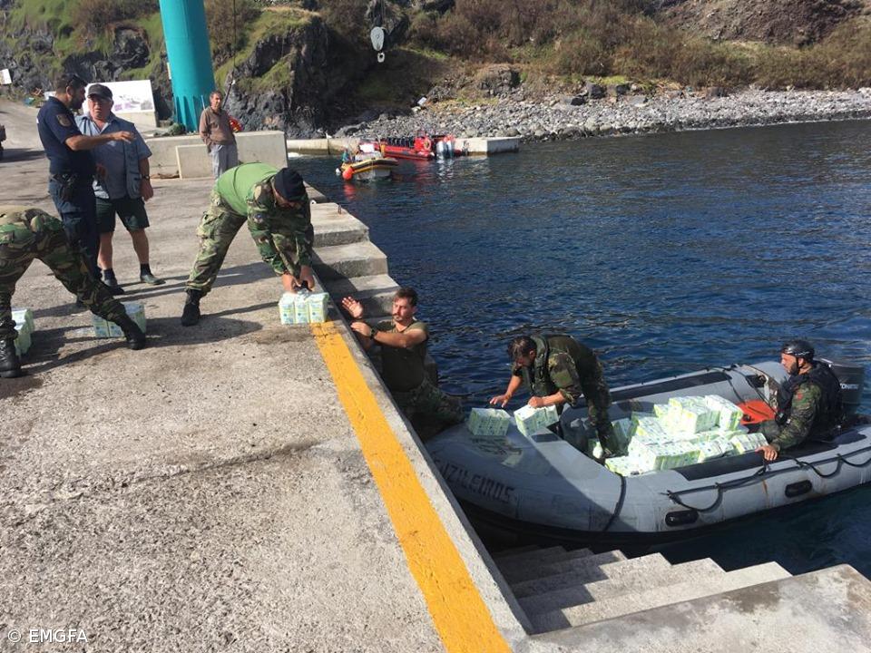 Forças Armadas entregam bens de primeira necessidade na ilha do Corvo – Imagem 5